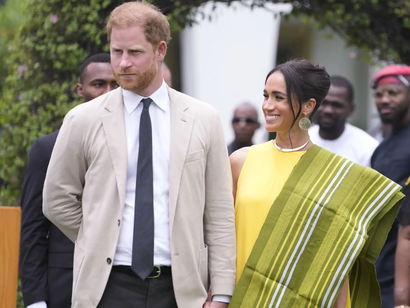 Idylickú reklamu na American Riviera Orchard v nádhernom dome a Meghan v kuchyni variacu dobroty čoskoro vystriedala poriadne ostrá kritika. Verejnosť sa začala obúvať predovšetkým do jej džemov. "Jedinou muchou je Meghanina nová internetová značka American Riviera Orchard. Meghan sa rozplakala, keď bola značka uvedená na trh a jej nový džem bol extrémne vysmiaty za to, že je vraj drahý a nie je ničím výnimočný," prezradil kráľovský expert a autor Tom Quinn.