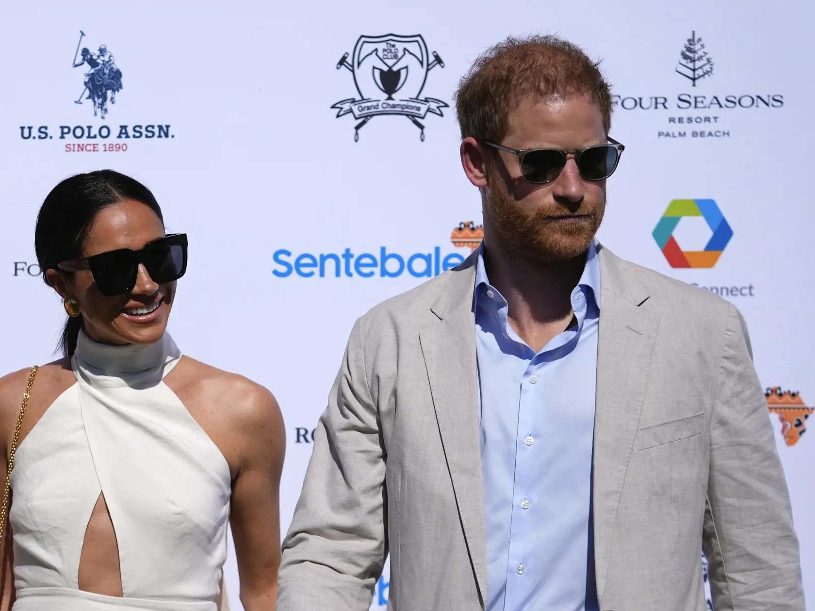 Idylickú reklamu na American Riviera Orchard v nádhernom dome a Meghan v kuchyni variacu dobroty čoskoro vystriedala poriadne ostrá kritika. Verejnosť sa začala obúvať predovšetkým do jej džemov. "Jedinou muchou je Meghanina nová internetová značka American Riviera Orchard. Meghan sa rozplakala, keď bola značka uvedená na trh a jej nový džem bol extrémne vysmiaty za to, že je vraj drahý a nie je ničím výnimočný," prezradil kráľovský expert a autor Tom Quinn.