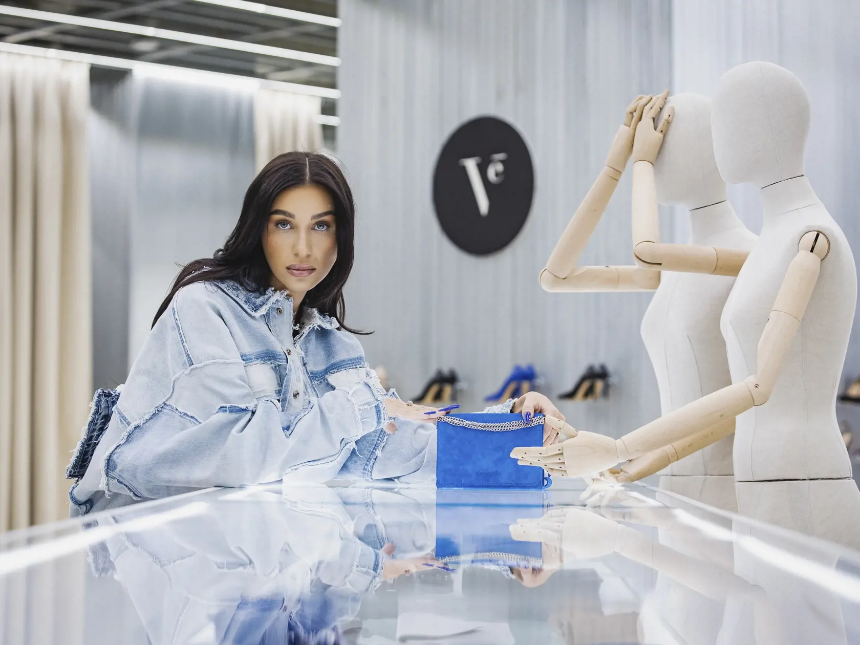 Slovenská influencerka a podnikateľka Bianka Rumanová si v multibrandovom fashion store so slovenskými a českými dizajnérmi & značkami SOM. STORE vyskúšala prácu asistentky predaja.