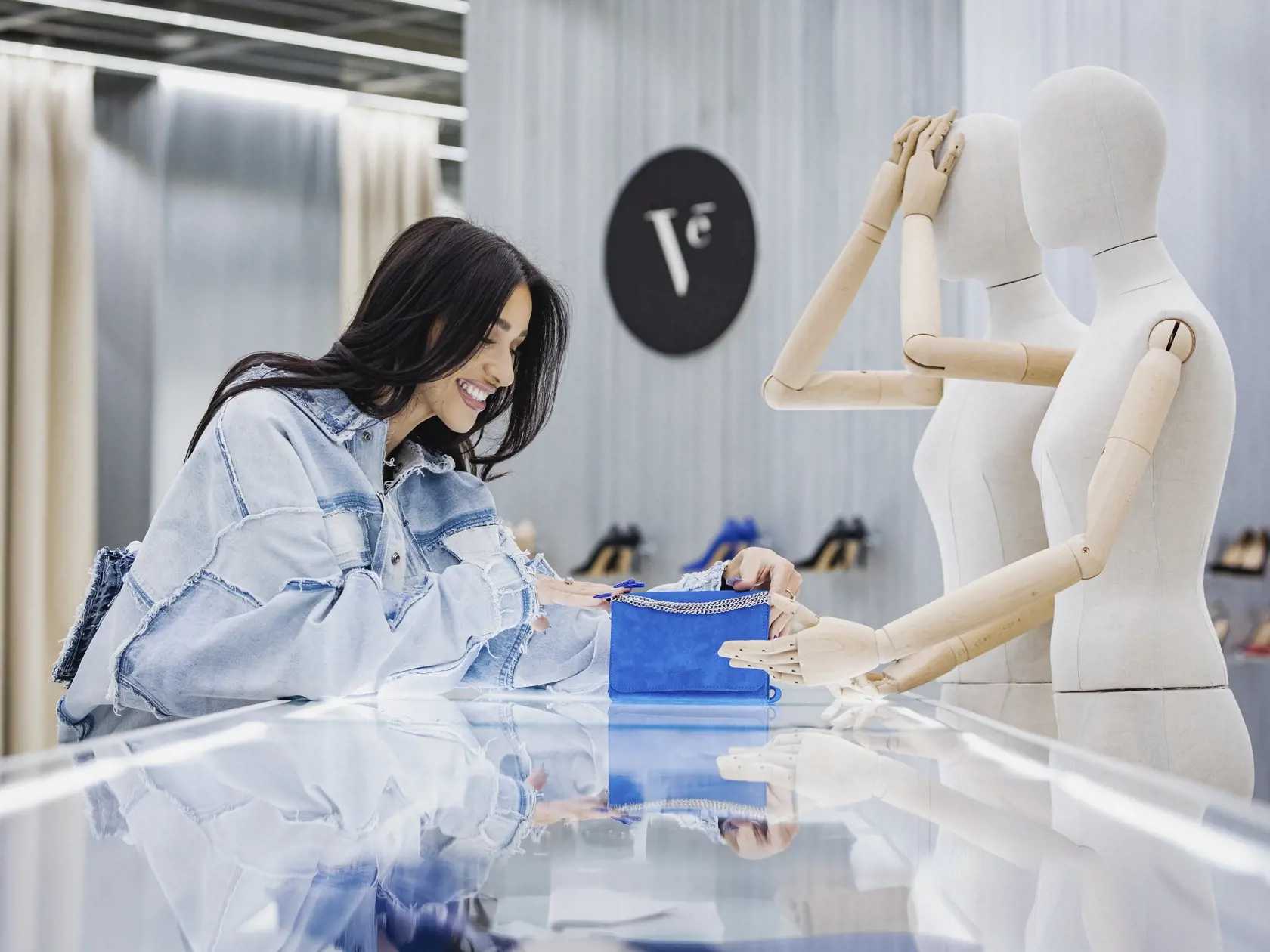 Slovenská influencerka a podnikateľka Bianka Rumanová si v multibrandovom fashion store so slovenskými a českými dizajnérmi & značkami SOM. STORE vyskúšala prácu asistentky predaja.