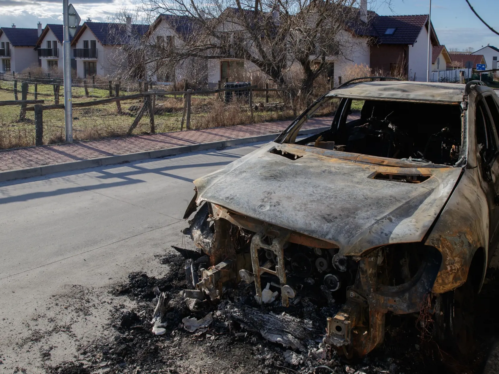 "Nasledovali ďalšie formy zastrašovania, ako atrapa bomby počas plesu, kde sa tiež nenašiel páchateľ. Niekoľko výhražných SMS manželke, ktoré sú nepublikovateľné," opísal exstarosta v minulosti.