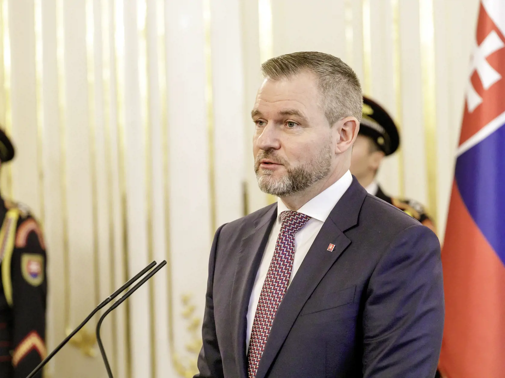 Prezident SR Pellegrini podpísal zákon, ktorý má v prípade, že lekári nestiahnu svoje výpovede, zabezpečiť dostupnosť ústavnej zdravotnej starostlivosti. 