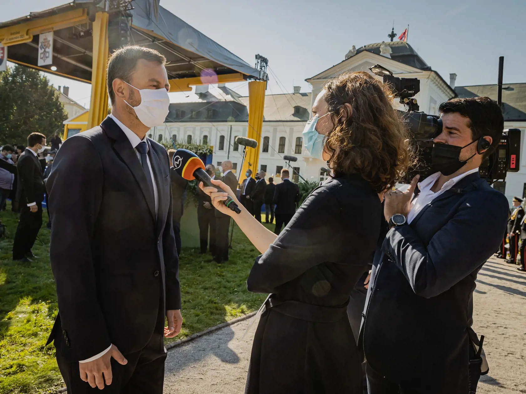 Pápež František sa v pondelok 13.9. 2021 zúčastnil oficiálneho prijatia u Prezidentky Slovenskej republiky Zuzany Čapautovej a následného stretnutia s osobnosťami politického, spoločonského aj kultúrnehon života v záhrade Prezidentského paláca. Na snímke predseda vlády Slovenskej republiky Eduard Heger.