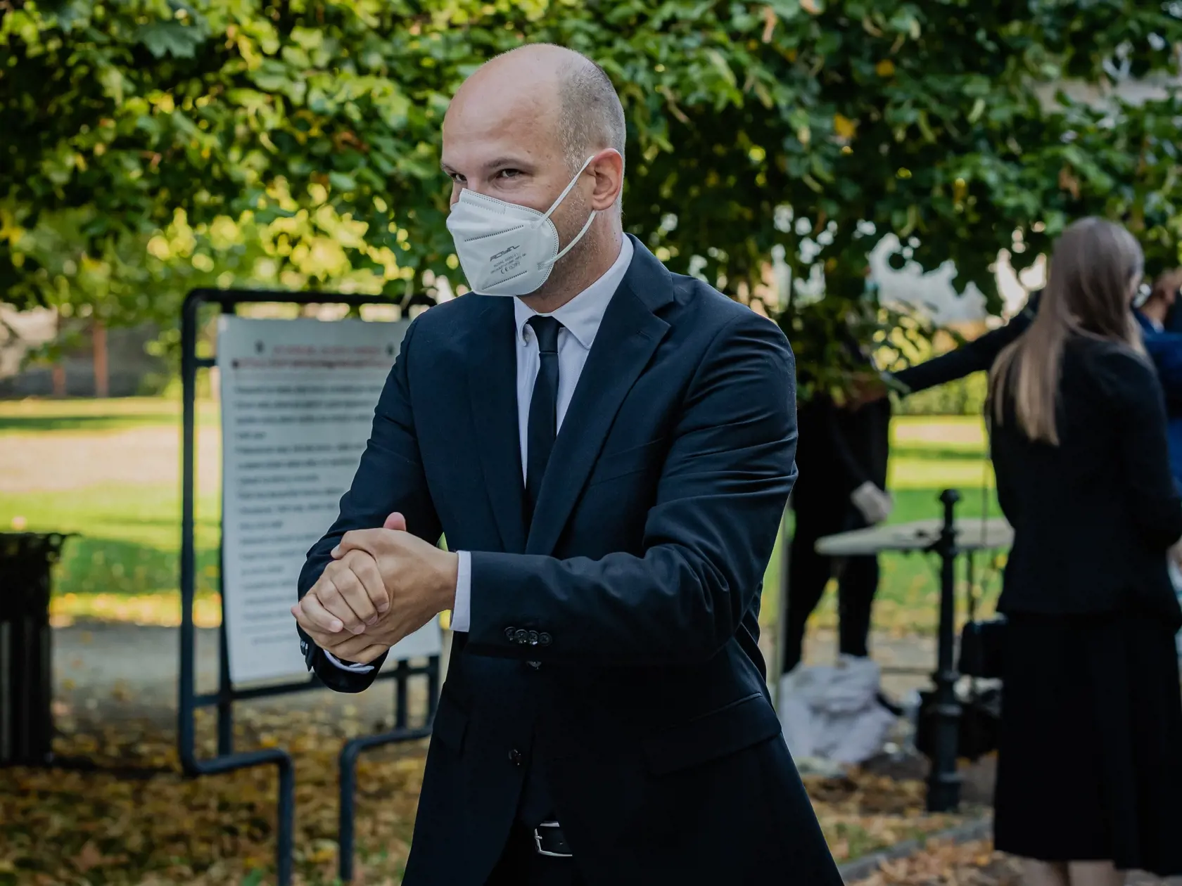 Pápež František sa v pondelok 13.9. 2021 zúčastnil oficiálneho prijatia u Prezidentky Slovenskej republiky Zuzany Čapautovej a následného stretnutia s osobnosťami politického, spoločonského aj kultúrnehon života v záhrade Prezidentského paláca. Na snímke podpredseda Národnej rady Slovenskej republiky Gábor Grendel.