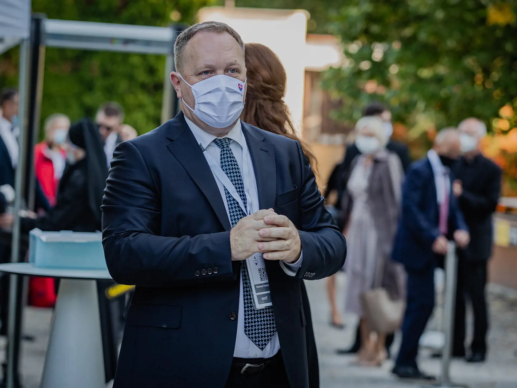 Pápež František sa v pondelok 13.9. 2021 zúčastnil oficiálneho prijatia u Prezidentky Slovenskej republiky Zuzany Čapautovej a následného stretnutia s osobnosťami politického, spoločonského aj kultúrnehon života v záhrade Prezidentského paláca. Na snímke poslanec NRSR  za OĽaNO Richard Vašečka.