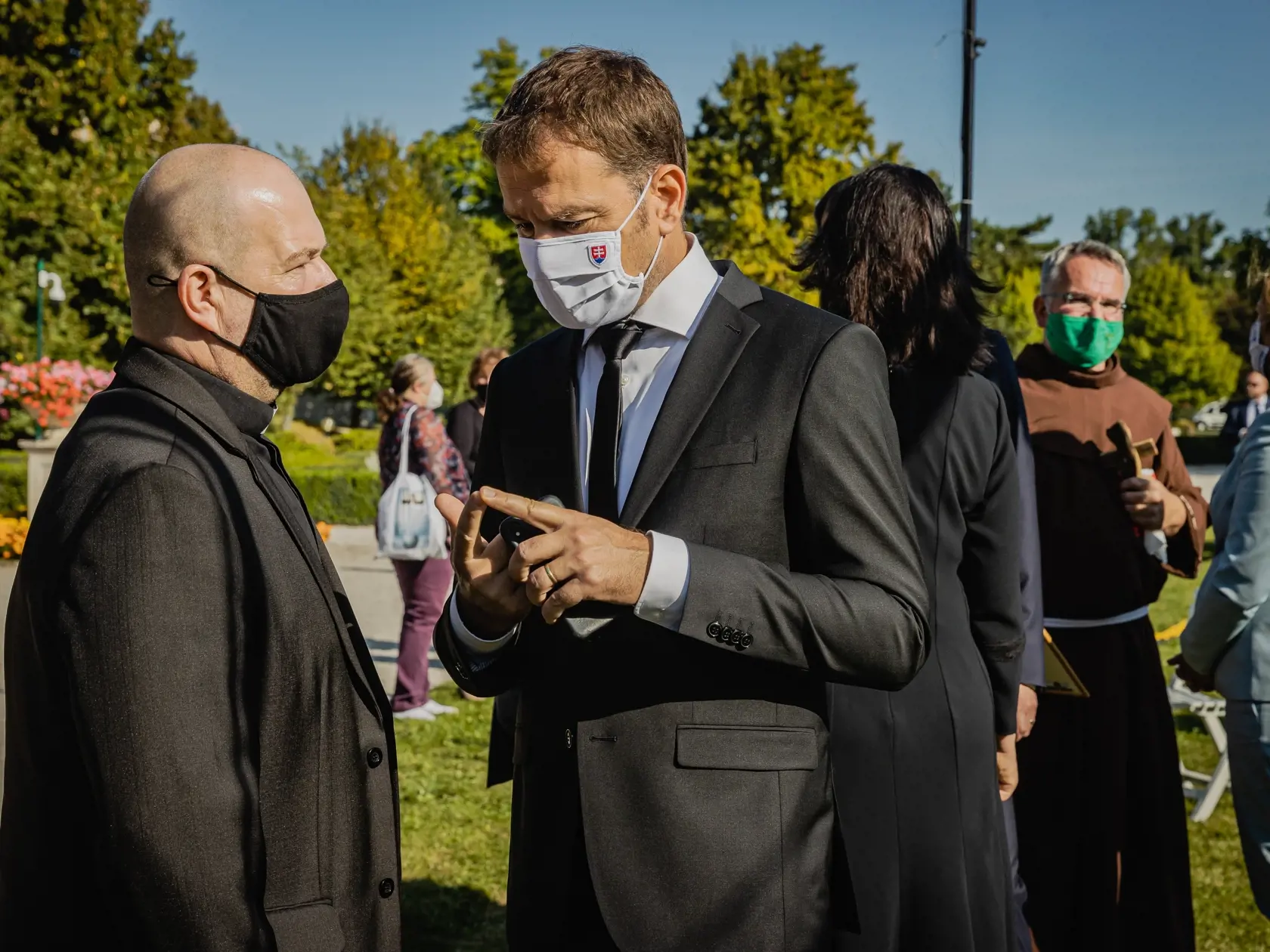 Pápež František sa v pondelok 13.9. 2021 zúčastnil oficiálneho prijatia u Prezidentky Slovenskej republiky Zuzany Čapautovej a následného stretnutia s osobnosťami politického, spoločonského aj kultúrnehon života v záhrade Prezidentského paláca. Na snímke minister financií Igor Matovič.