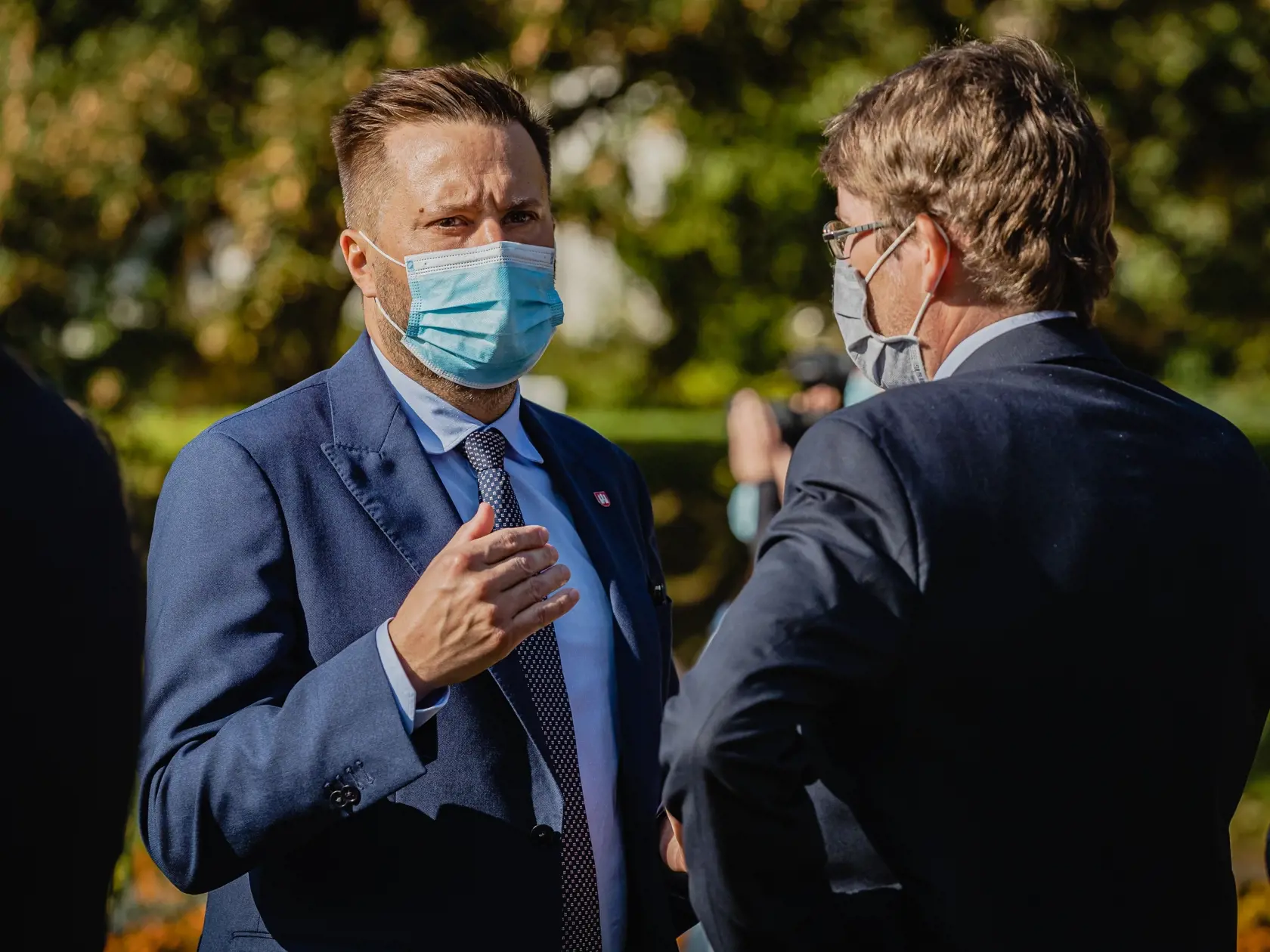 Pápež František sa v pondelok 13.9. 2021 zúčastnil oficiálneho prijatia u Prezidentky Slovenskej republiky Zuzany Čapautovej a následného stretnutia s osobnosťami politického, spoločonského aj kultúrnehon života v záhrade Prezidentského paláca. Na snímke primátor Bratislavy Matúš Vallo-