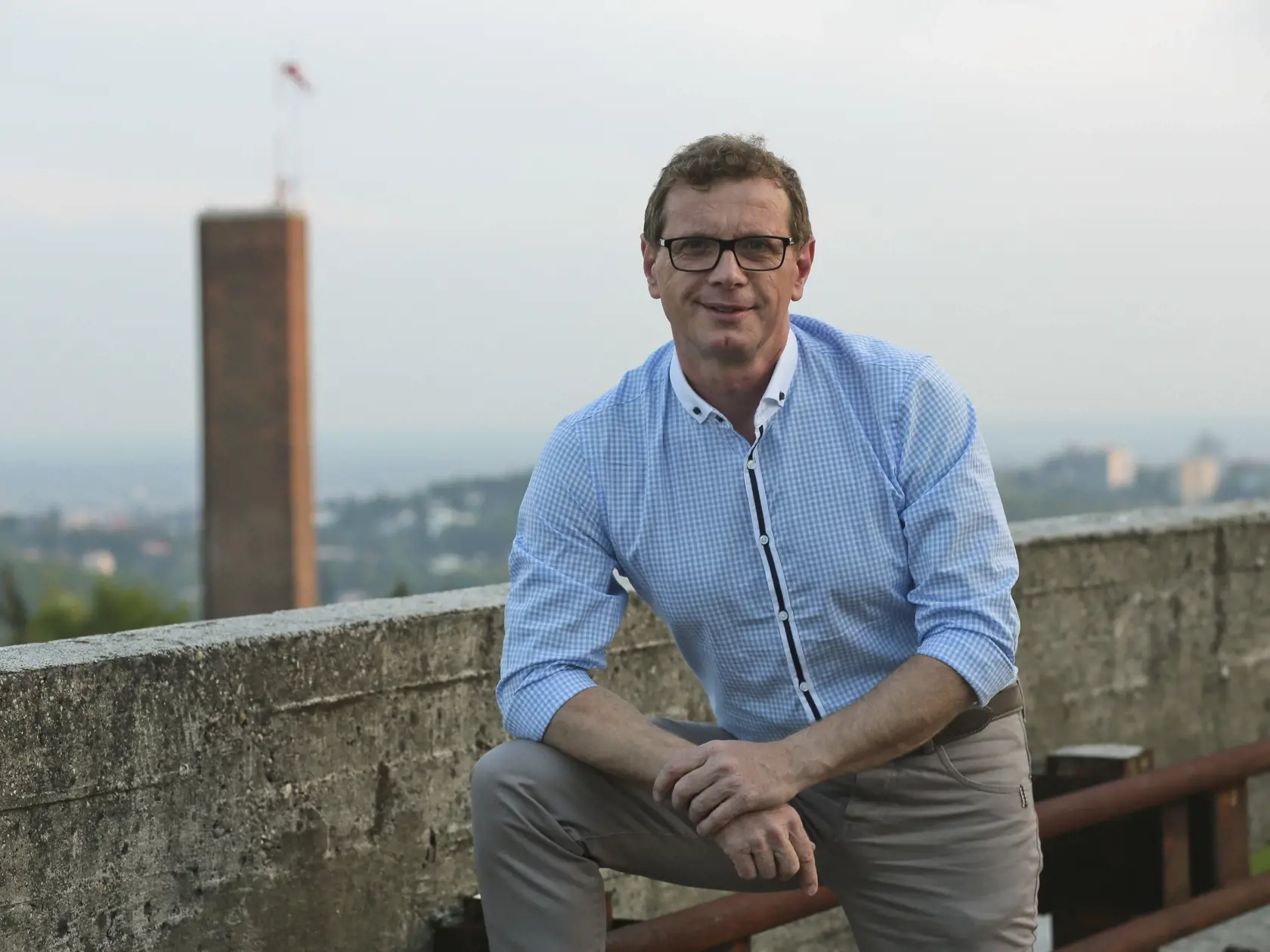 Vlado Voštinár - Kedysi som dokonca dojil aj kravy a moje moderovanie som začínal v rádiu iba čírou náhodou. Niekomu som sa zapáčil a keď ma zavolali na konkurz, nemal som ambíciu uspieť. Chcel som len vedieť, ako vyzerá rádio zvnútra, tak som na ten konkurz šiel. No a oni ma chceli...