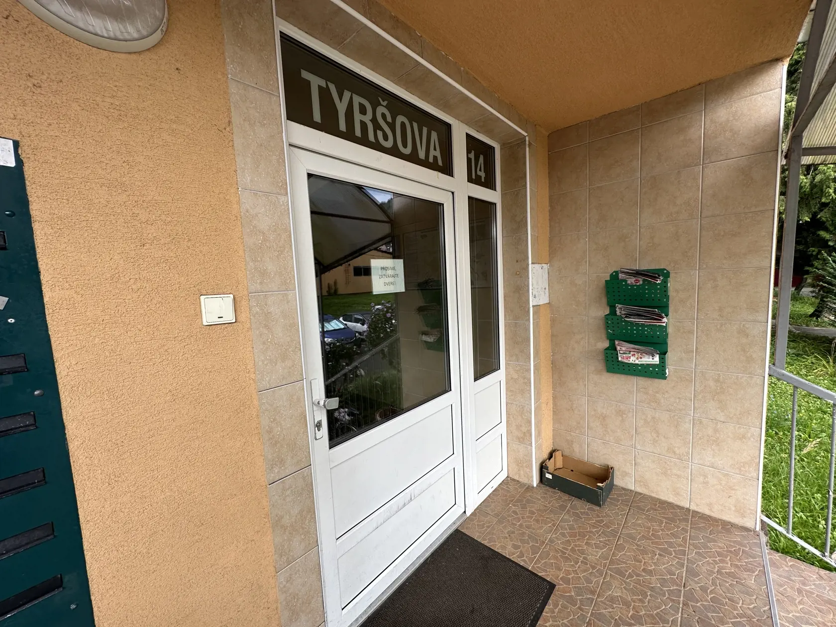 V byte žil nebohý Jozef len s dospelými synmi, manželka mu zomrela.