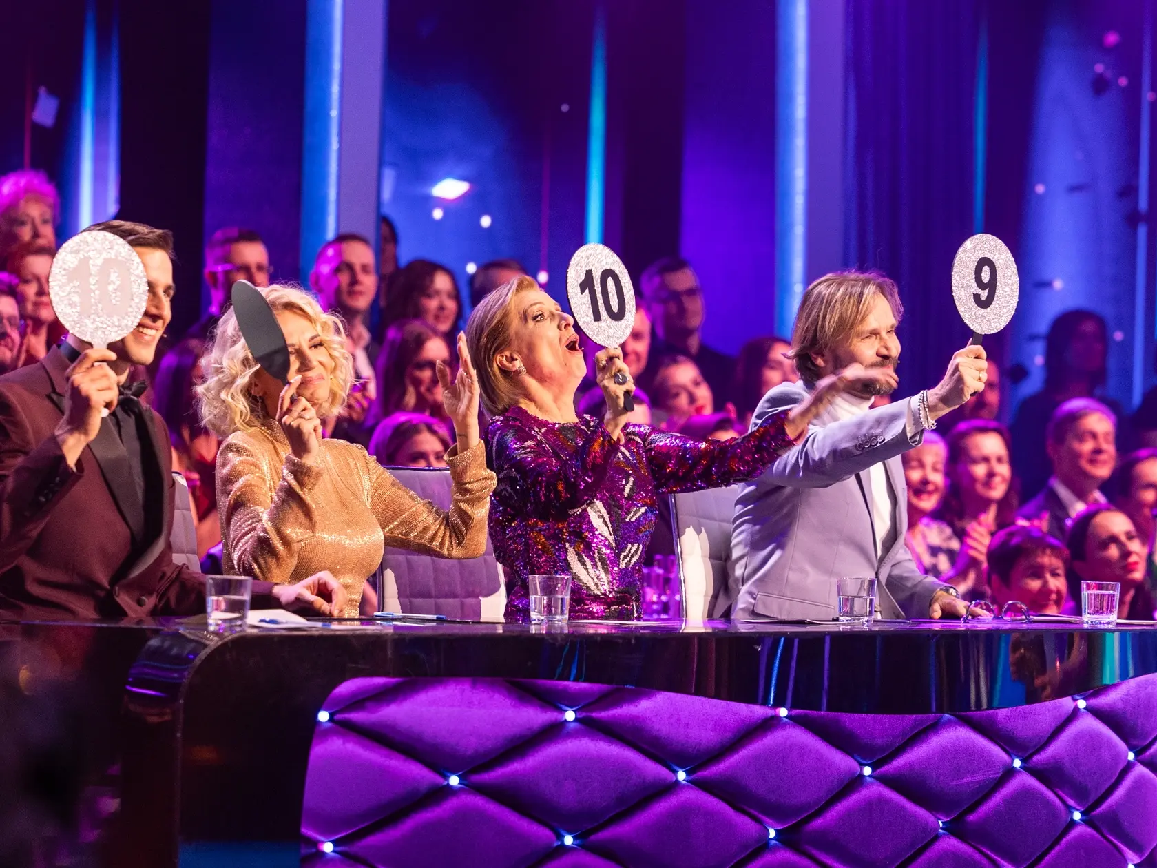 Na snímke porota Ján Ďurovčík, Tatiana Drexler, Adam Bardy, Dara Rolins počas šiesteho kola Let's dance 2025. 