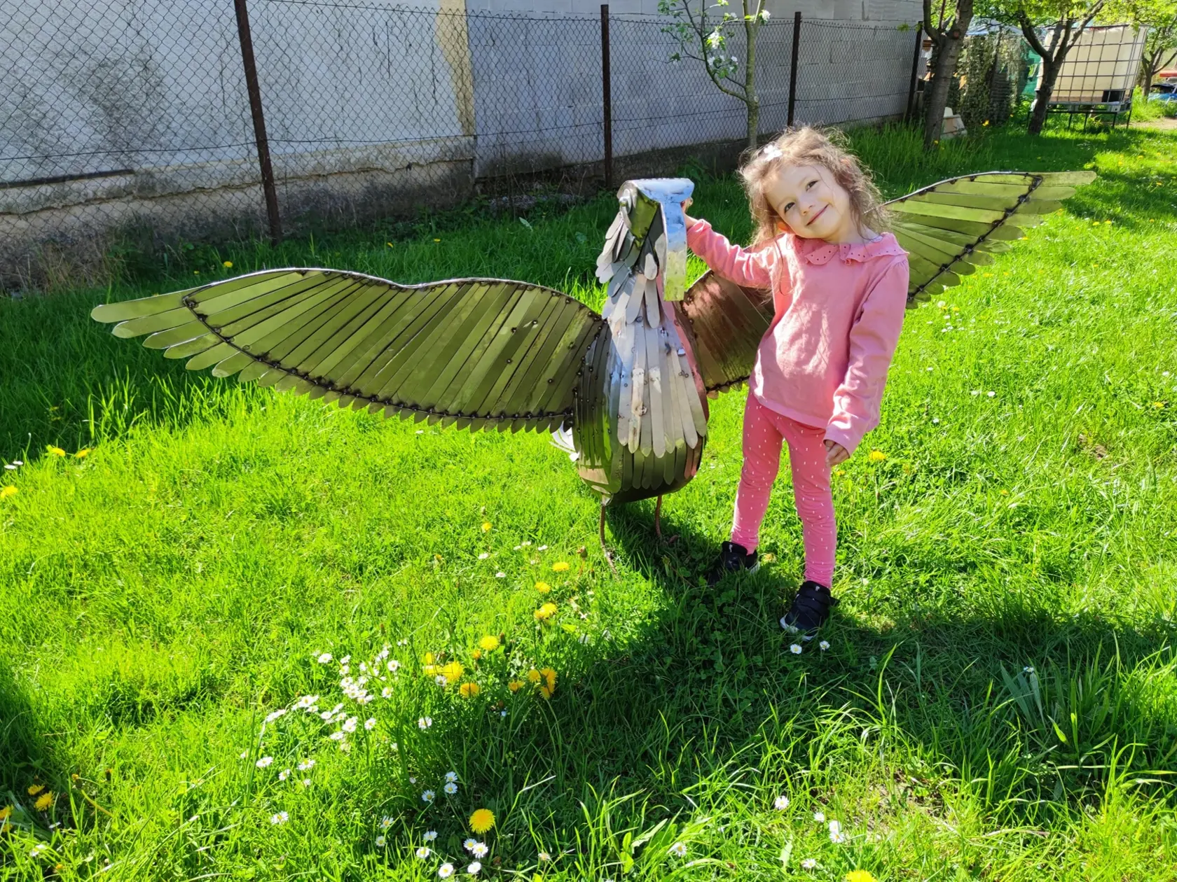 Najväčšiu radosť z diel svojho otca majú jeho dcérky.