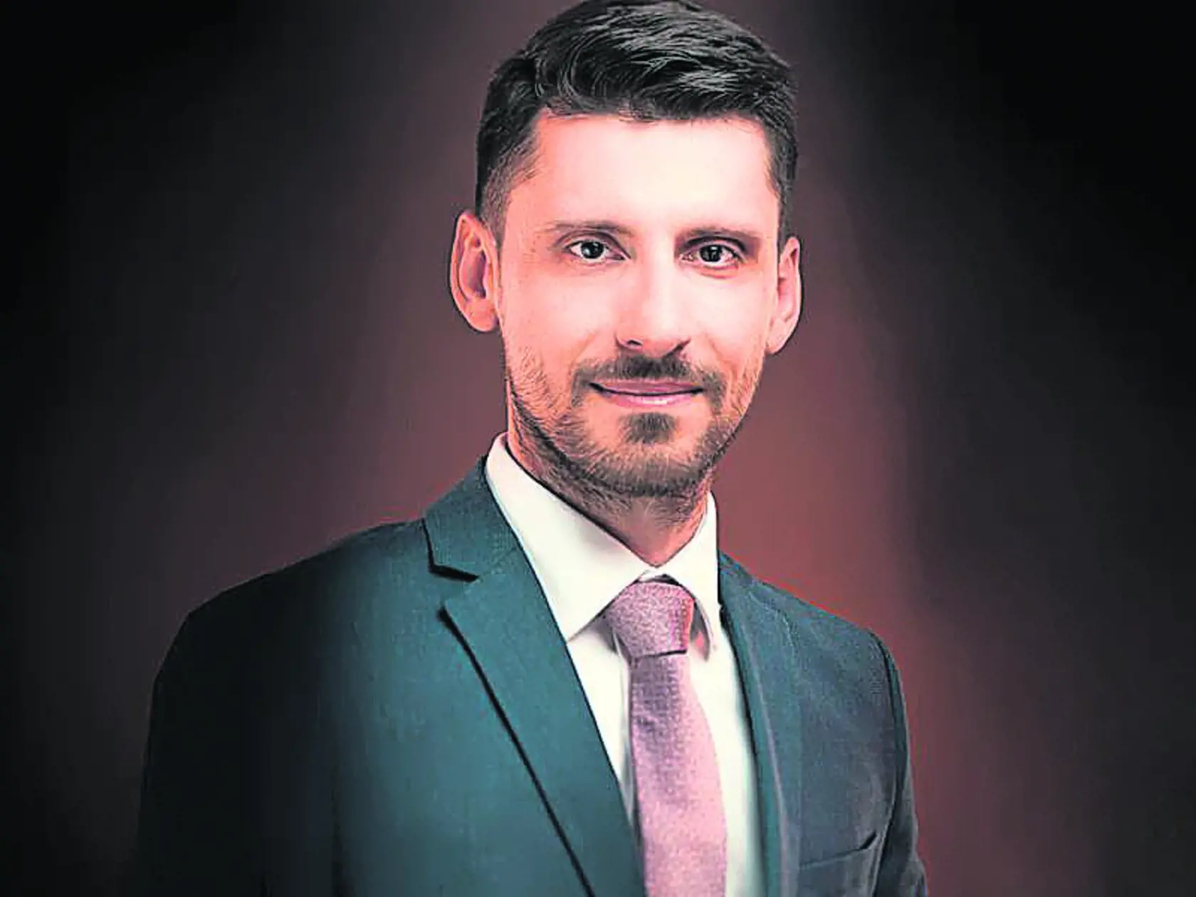 Boris Fojtík, ekonomický analytik: “Za pozornosť bude stáť experiment s novou daňou z finančných transakcií. Do rozpočtu chce takto rezort financií naliať asi 600 miliónov eur. Z európskych čísiel bude dôležité sledovať vývoj nemeckého priemyslu, obzvlášť čísla produkcie automobilov. Faktory, ako sú klesajúca schopnosť konkurovať Číne a zavedenie amerických ciel, budú vyvíjať tlaky na export Nemecka. Sprostredkovane sa tak môže zhoršovať aj ekonomický rast Slovenska.“