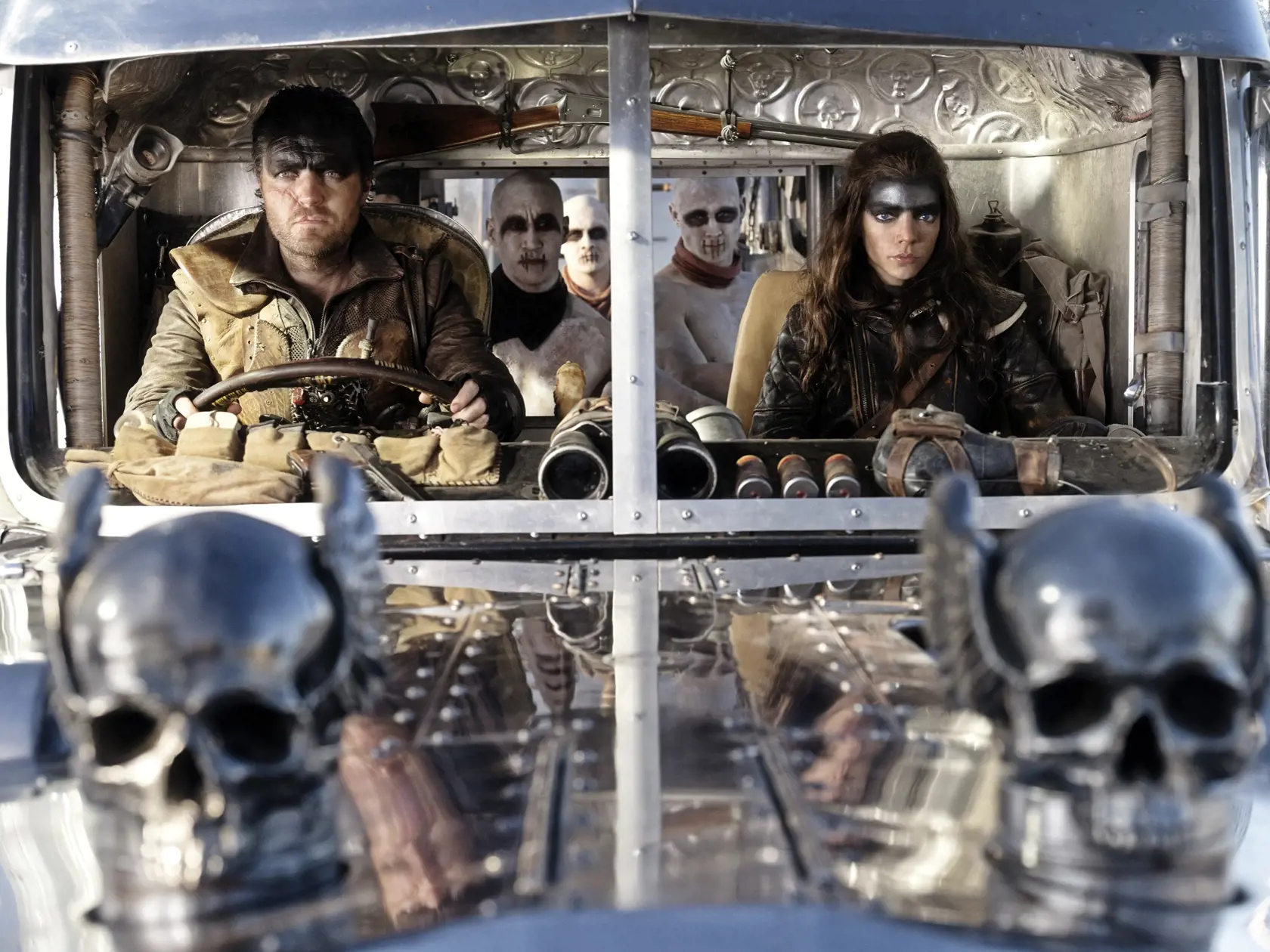 Niektoré zdroje uvádzajú, že aplauz po premiére snímky Furiosa: Mad Max sága na Festivale v Cannes trval 7 minút, iné dokonca tvrdia, že bol 8-minútový. Nadšenie festivalového publika medzičasom stihli doplniť aj pozitívne ohlasy divákov a diváčok slovenskej premiéry a film z postapokalyptického sveta Šialeného Maxa si už teraz môžu pozrieť vo vojom kine aj všetci slovenskí fanúšikovia a fanúšičky.