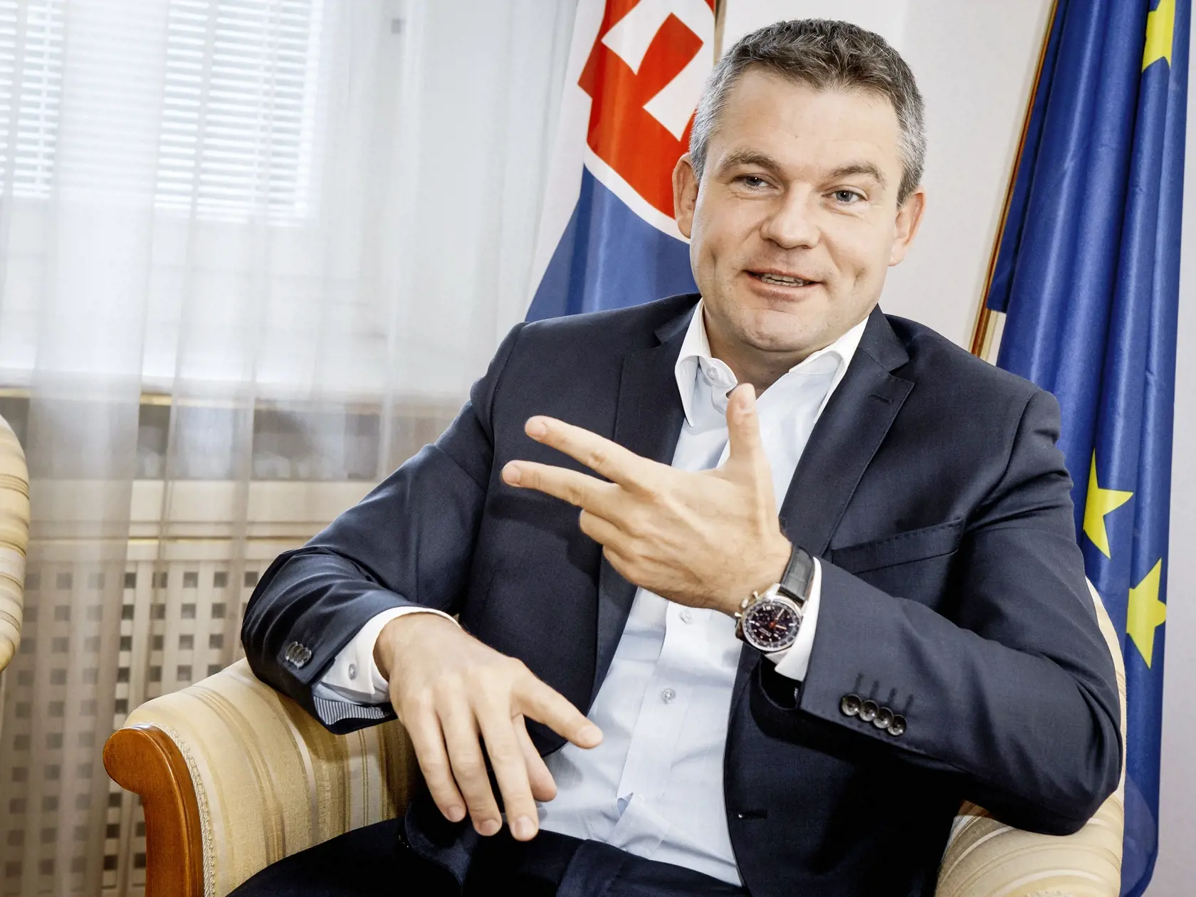 Peter Pellegrini bez brady.