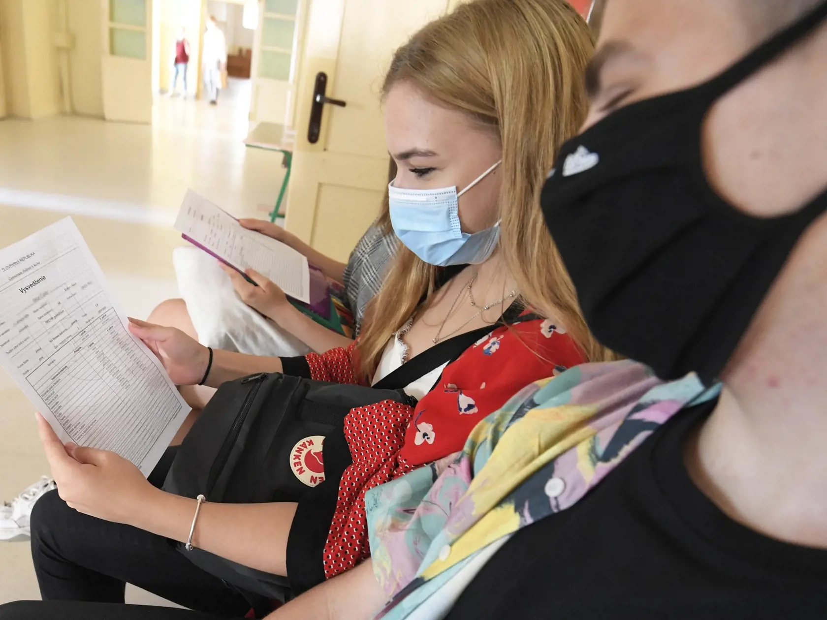 Naopak v priemere najdlhšie bez práce zostali absolventi gymnázií, ktorí nepokračovali v ďalšom štúdiu.