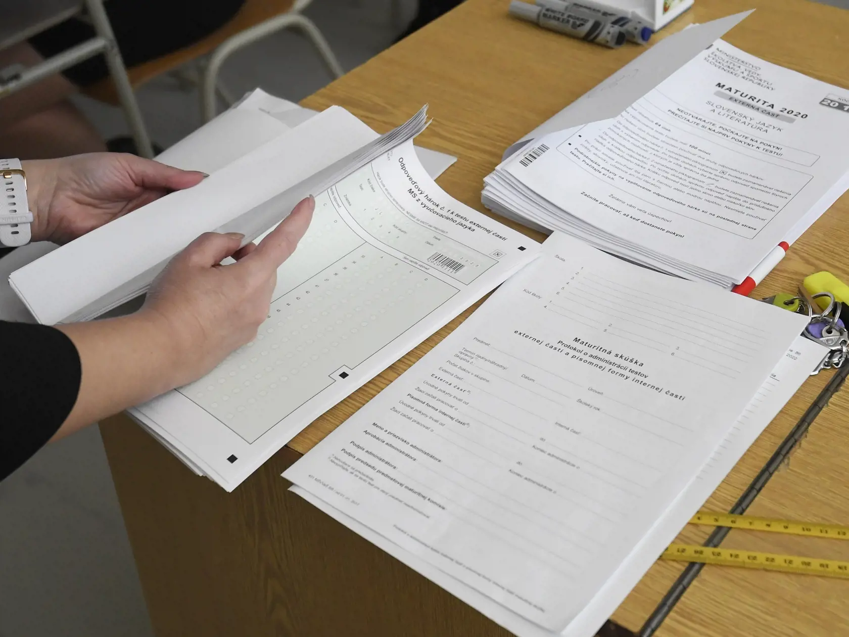 Priemerná hrubá mesačná mzda absolventov ročníka 2019/2020 za prvý polrok roku 2021 dosiahla 995 eur. Ich mediánová hrubá mzda dosiahla za rovnaké obdobie 922 eur.