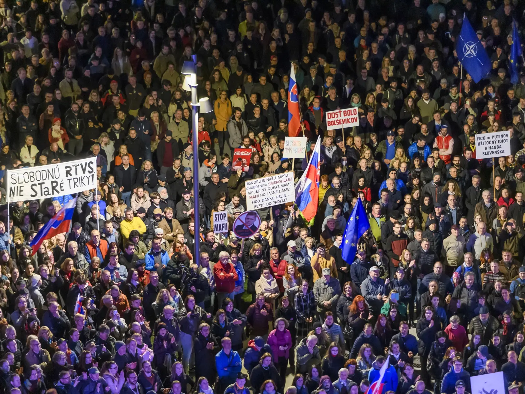 Na snímke protestujúci počas protivládneho protestu organizovaného opozičným hnutím Progresívne Slovensko (PS) a stranou Sloboda a Solidarita (SaS) na Námestí slobody v Bratislave 15. marca 2024. FOTO TASR - Jaroslav Novák