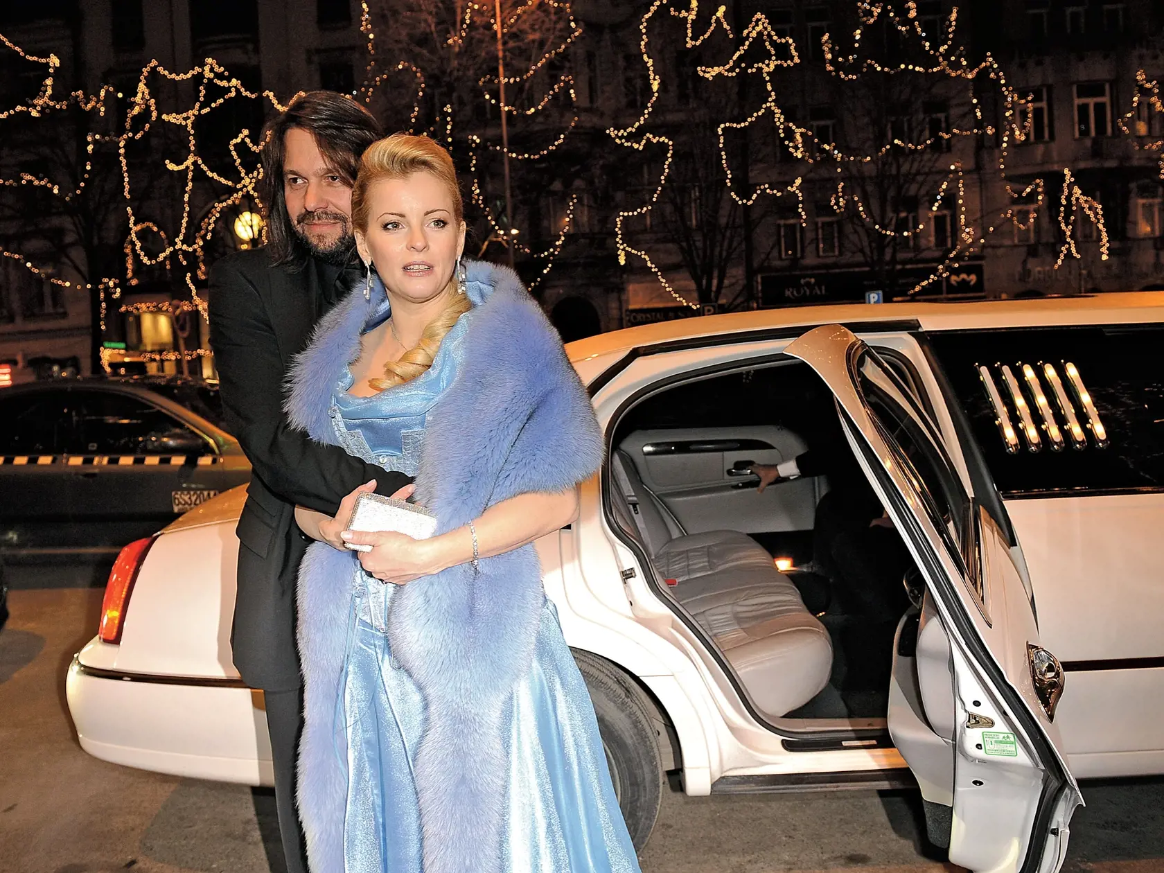 Iveta Bartošová, speváčka, Jiří Pomeje, manžel a manažér, limuzína, večerné šaty
foto: Michaela Feuereislová
uverejnené: Šarm 49/2009
pôvodný súbor:DSC_1403.eps