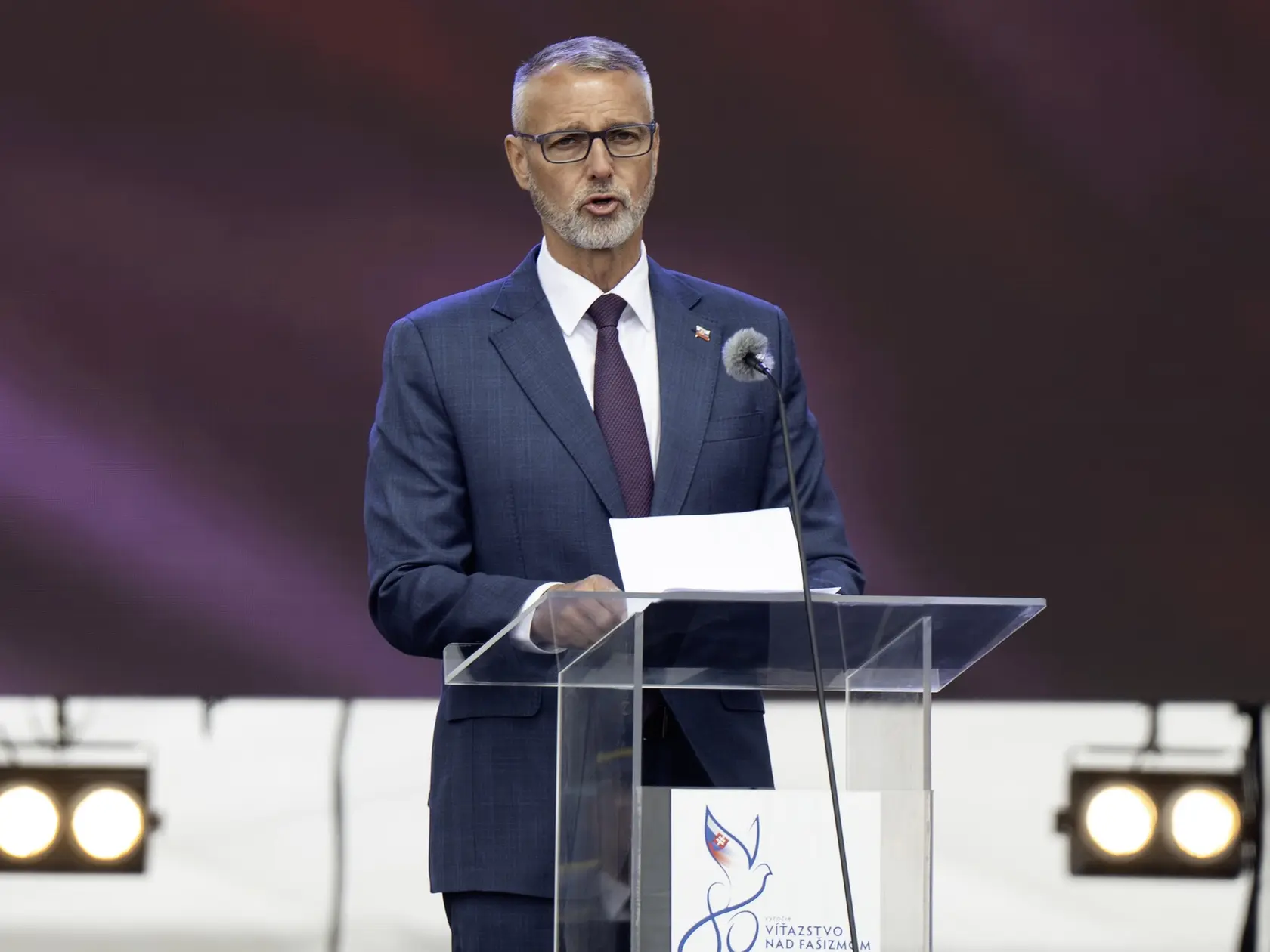 Predseda NR SR Richard Raši (Hlas) sa prihovára počas celoslovenských osláv 80. výročia víťazstva nad fašizmom v Piešťanoch 8. mája 2025.