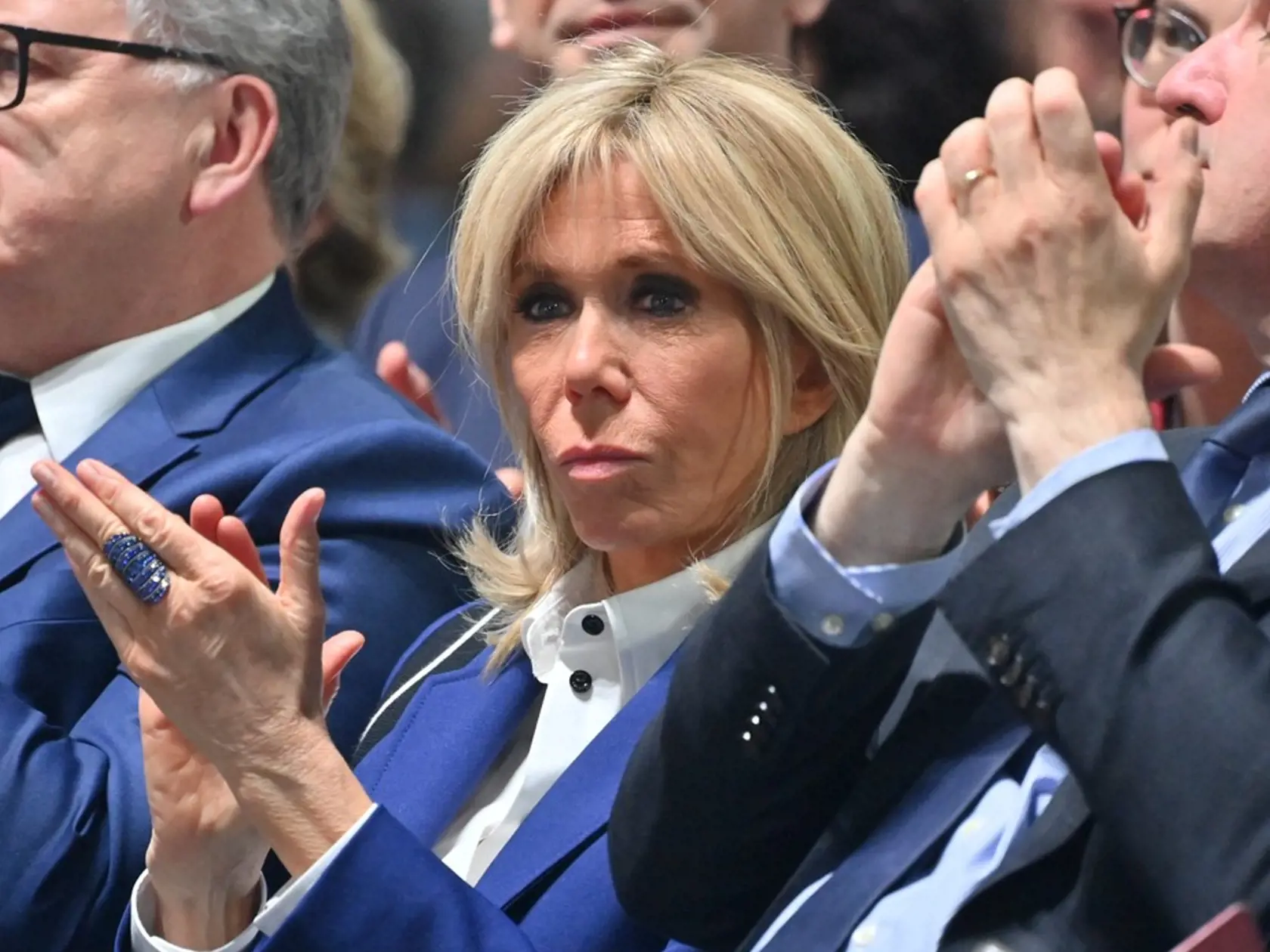Brigitte si vzala Emanuela Macrona v roku 2007, no z predchádzajúceho manželstva má už tri deti. Počas ich vzťahu sa začalo vo veľkom šuškať aj o orientácii samotného prezidenta. Briggite je totiž od neho staršia o 25 rokov, čo podľa mnohých vzbudzuje otázku o ich „serióznom vzťahu“ a tiež si mnohí myslia, že jej vysoký vek Macronovi iba zahral do karát.