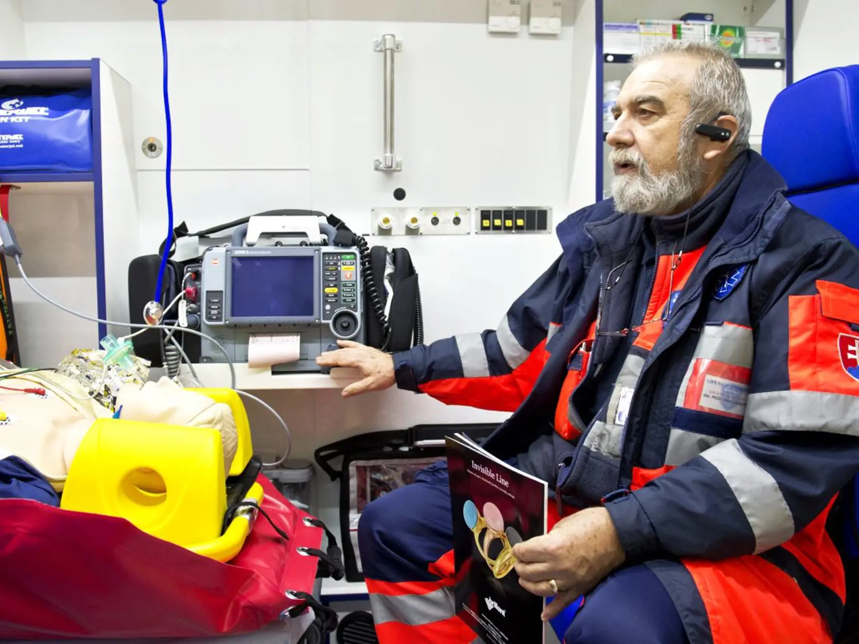 Z odovzdania nových sanitných vozidiel vo verzii Ambulancia záchrannej zdravotnej služby pre záchrannú službu Life Star Emergency. Na snímke zástupca Life Star Emergency Viliam Dobiáš v interiéri vozidla.  Bratislava, 20. decembra 2013. FOTO TASR - Michal Svítok
