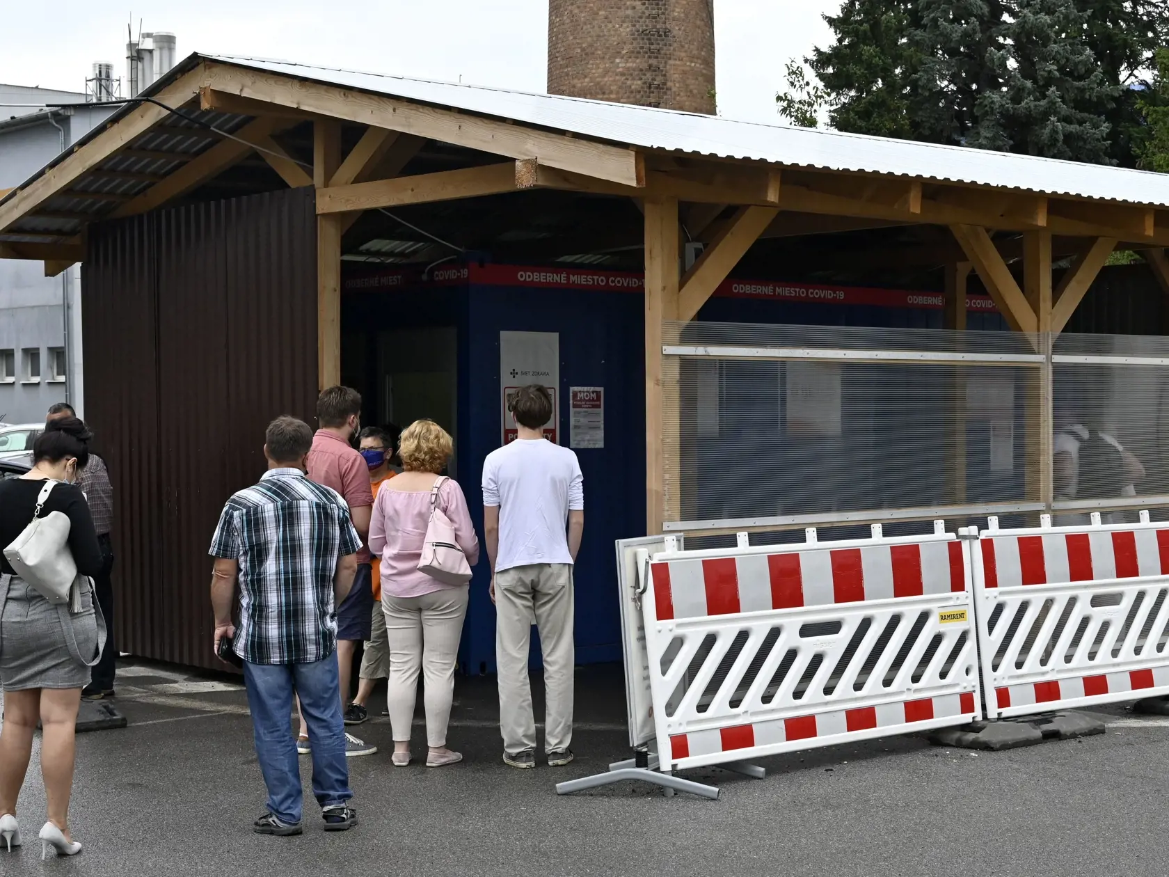 Počet pozitívnych prípadov na koronavírus každým dňom narastá.