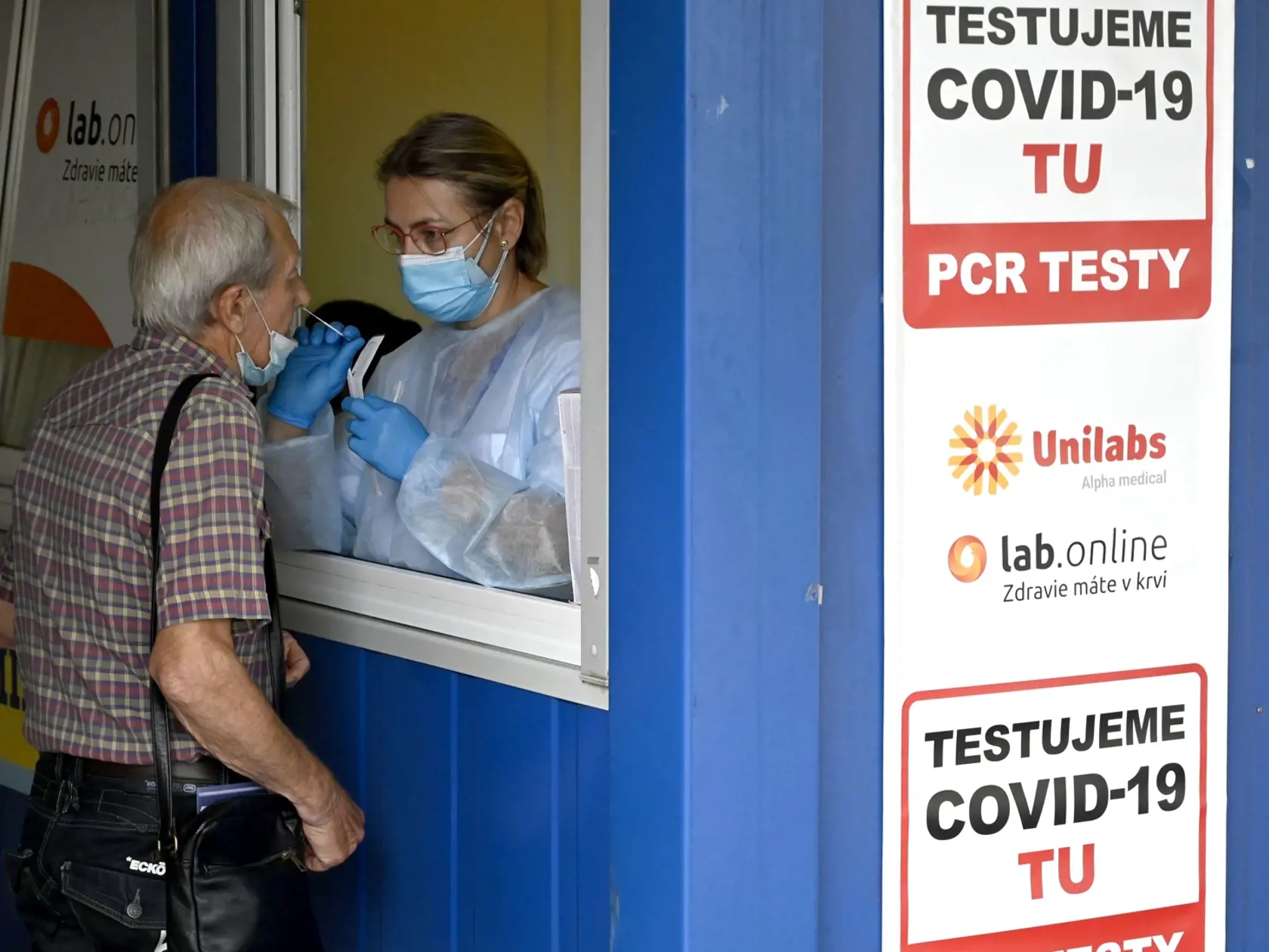 Počet pozitívnych prípadov na koronavírus každým dňom narastá.