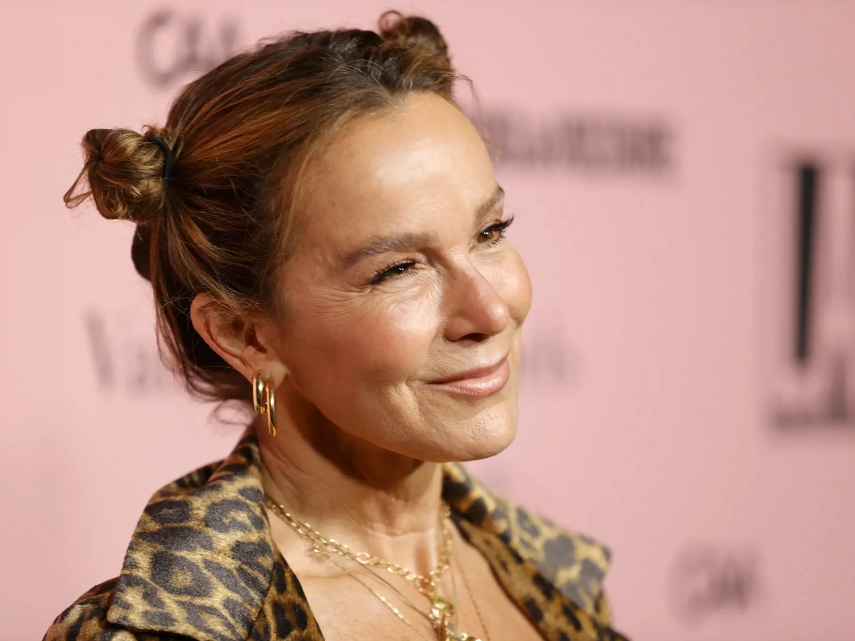 Jennifer Grey krátko po uvedení filmu podstúpila tri plastiky nosa. Ako povedala: "Na operačnú sálu som vošla ako celebrita a vyšla som z nej anonymná. Bolo to ako byť v programe na ochranu svedkov alebo byť neviditeľná." Svoj krok poriadne oľutovala a dokonca zvažovala, že si zmení meno.