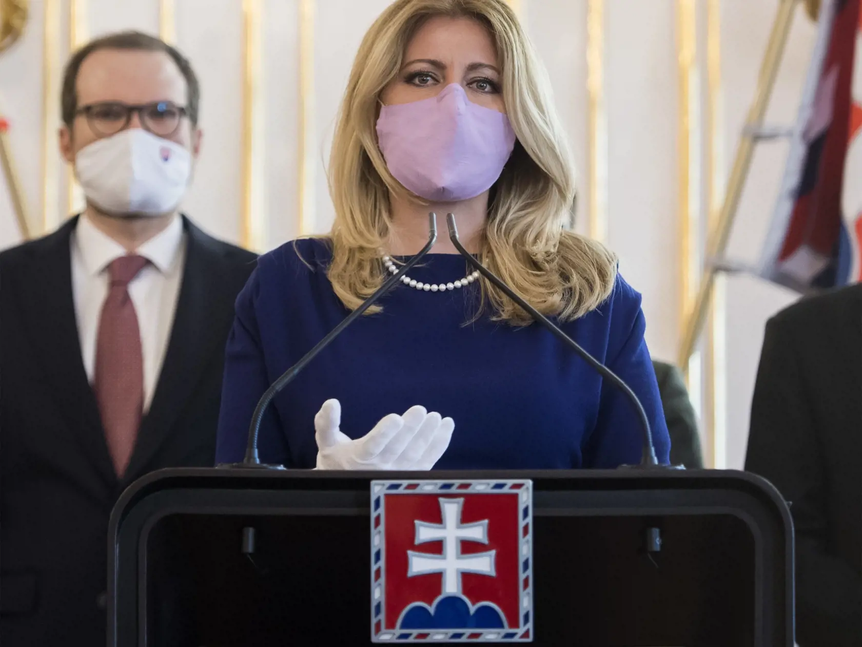 Prezidentka SR Zuzana Čaputová (vpravo) sa stretla s odborníkmi z rôznych právnických profesií a inštitúcií, s ktorými diskutovala na tému "Systémové zmeny fungovania prokuratúry na Slovensku". Na snímke vľavo poradca pre oblasť práva a spravodlivosti Peter Kubina v Bratislave v utorok 26. mája 2020. FOTO TASR - Martin Baumann




