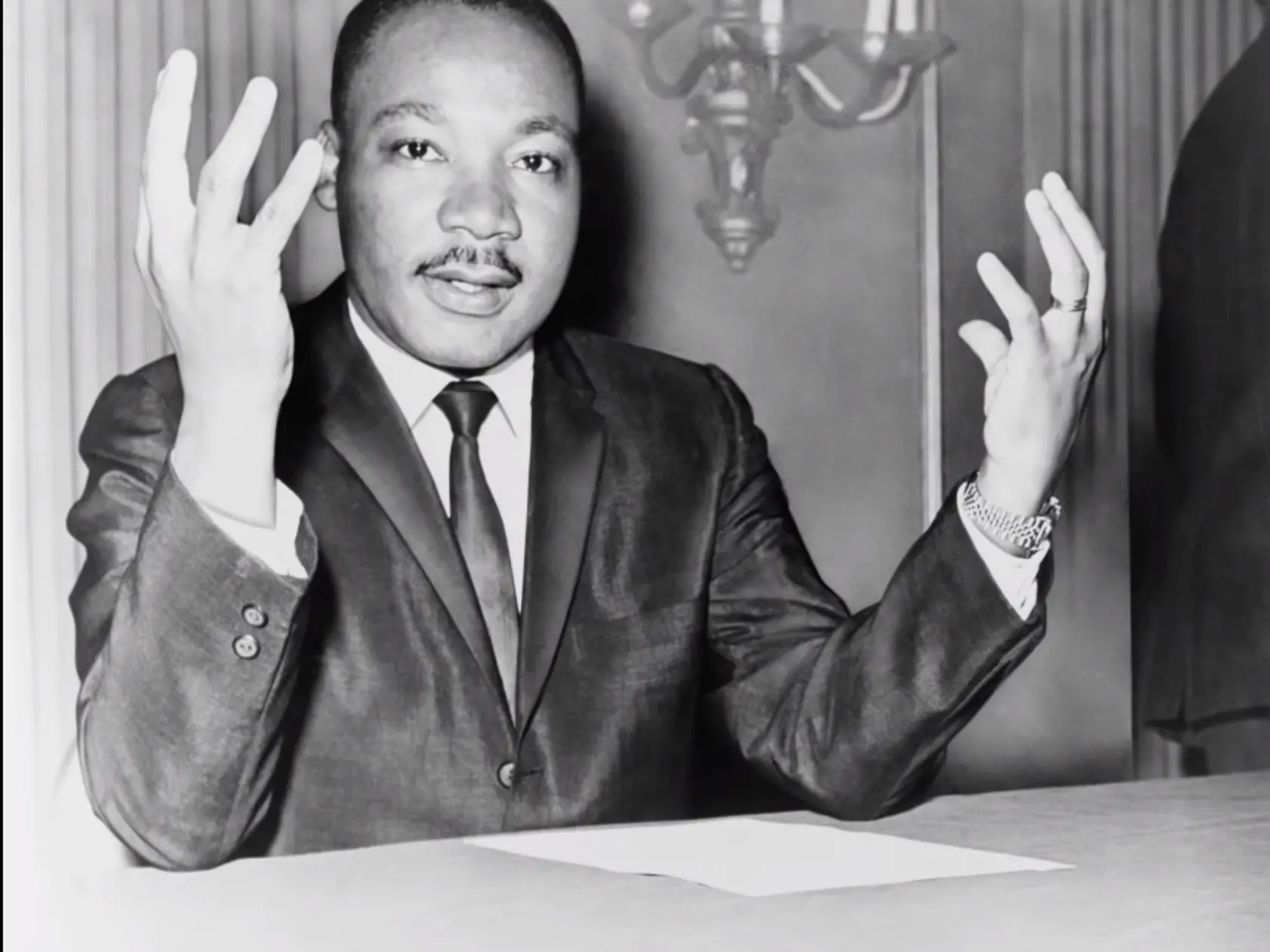 Martin Luther King predniesol pred Lincolnovým pamätníkom vo Washingtone svoj slávny prejav, v ktorom zaznela pamätná veta "I Have A Dream".