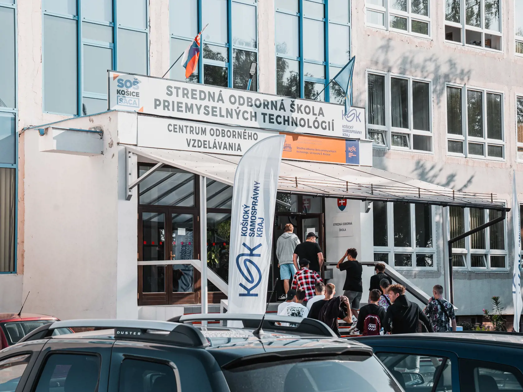 Pri župnej SOŠ priemyselných technológií v Šaci vzniká nový stredoškolský technologický campus (Tech-Camp Šaca). Bude na svetovej úrovni, pretože študentom poskytne potrebné špičkové vzdelanie v rôznych oblastiach technológií, špeciálne pre automobilový priemysel.  Je to extra podpora pre prichádzajúceho investora do neďalekých Valalikov, kde svoju základňu buduje firma Volvo.