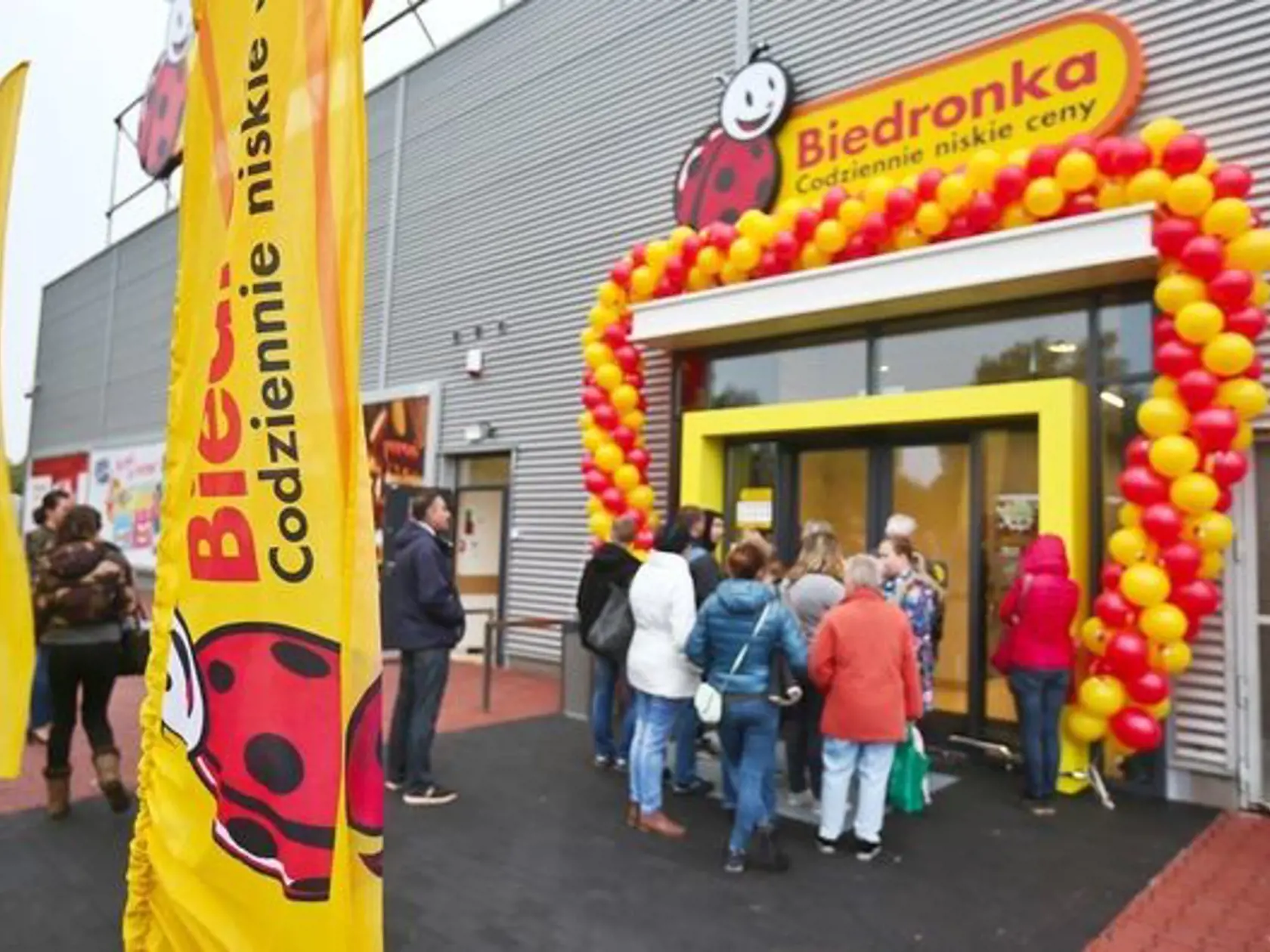 Zatiaľ nie je známe, či Poliaci vstúpia na Slovensko s pôvodným názvom Biedronka, alebo sa rozhodnú pre slovenský preklad Lienka.