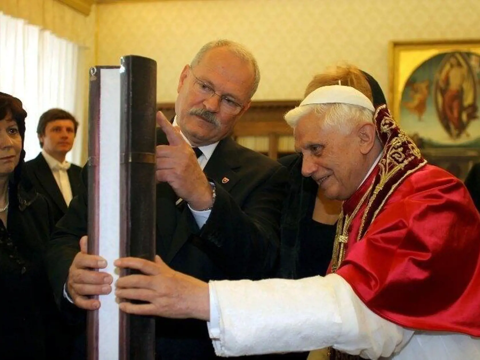 Tretí slovenský prezident Ivan Gašparovič sa už stretol s nástupcom Jána Pavla II – Benediktom XVI.