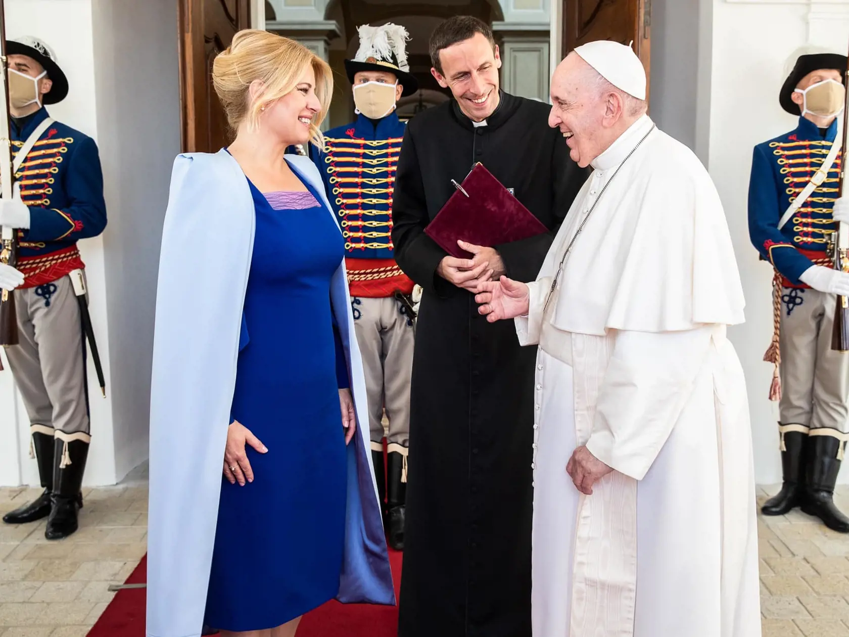 Prezidentka Zuzana Čaputová prijala pápeža Františka 13. septembra 2021 v Prezidentskom paláci. Počas štvordňovej návštevy má Svätý Otec na Slovensku poriadne nahustený program. Okrem Bratislavy navštívil aj Prešov a Košice. Zajtra má v pláne cestu do Šaštína.