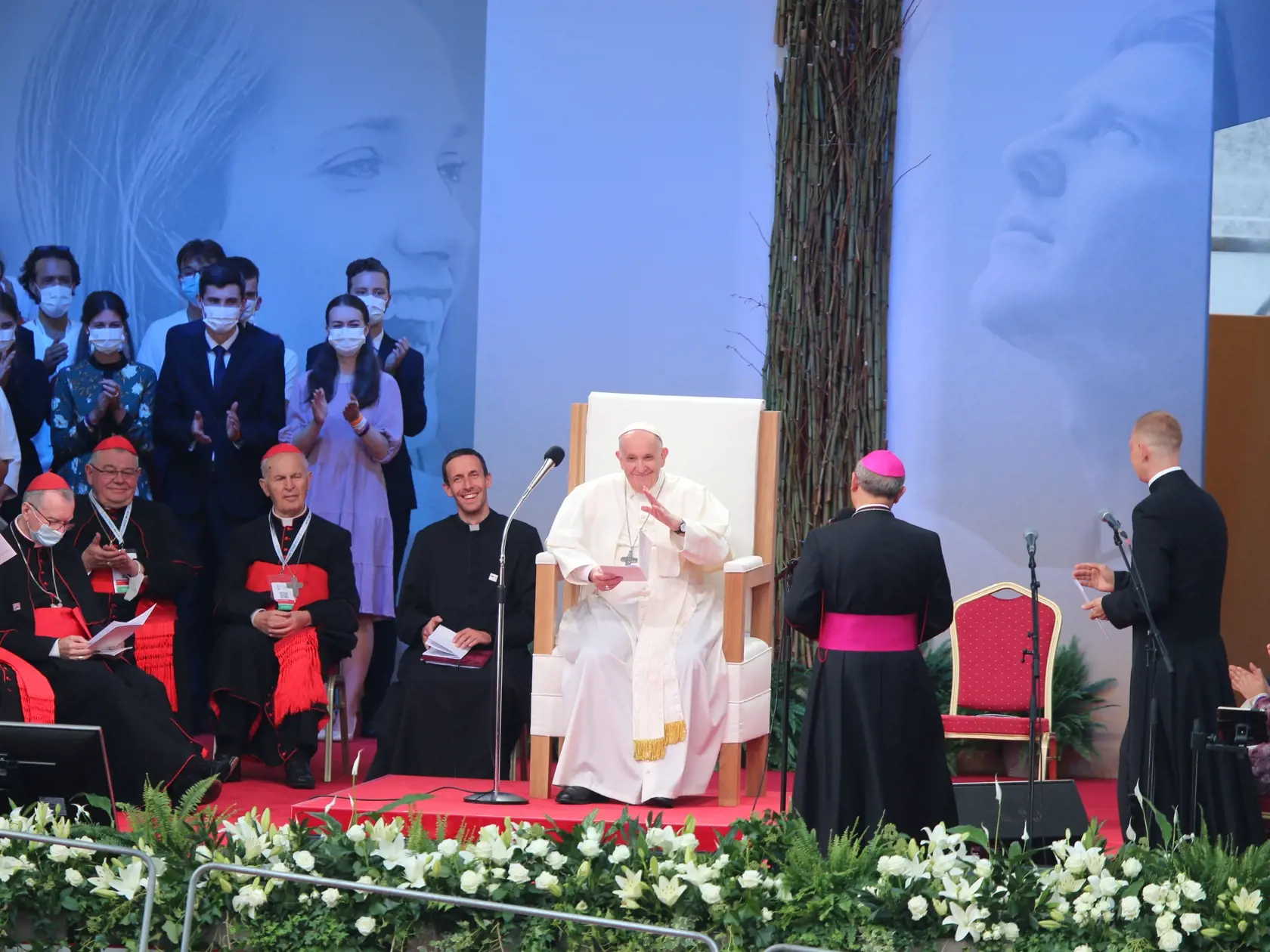 Skutočnou originalitou a revolúciou je dnes oslobodiť sa od kultúry provizórnosti, ísť nad rámec inštinktu a okamihu, znamená to milovať na celý život a celou svojou bytosťou. Na stretnutí s mladými ľuďmi v Košiciach to v utorok vo svojom príhovore povedal pápež František.
