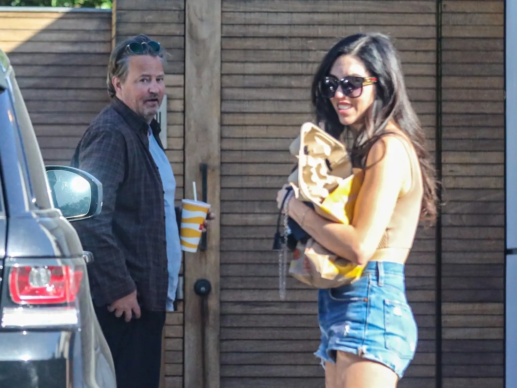 Matthew Perry s neznámou brunetou