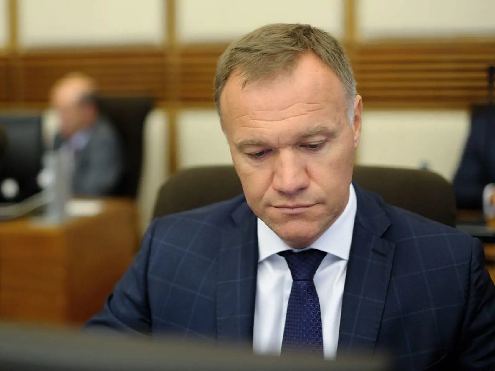 Minister zdravotníctva Viliam Čislák vraj hazarduje so zdravotníckymi pracovníkmi.