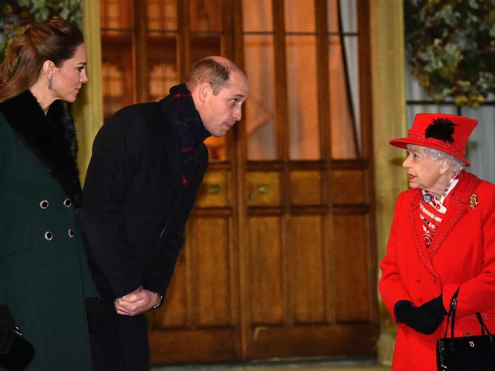 Princ William a vojvodkyňa Kate dodržiavajú bezpečnú vzdialenosť.