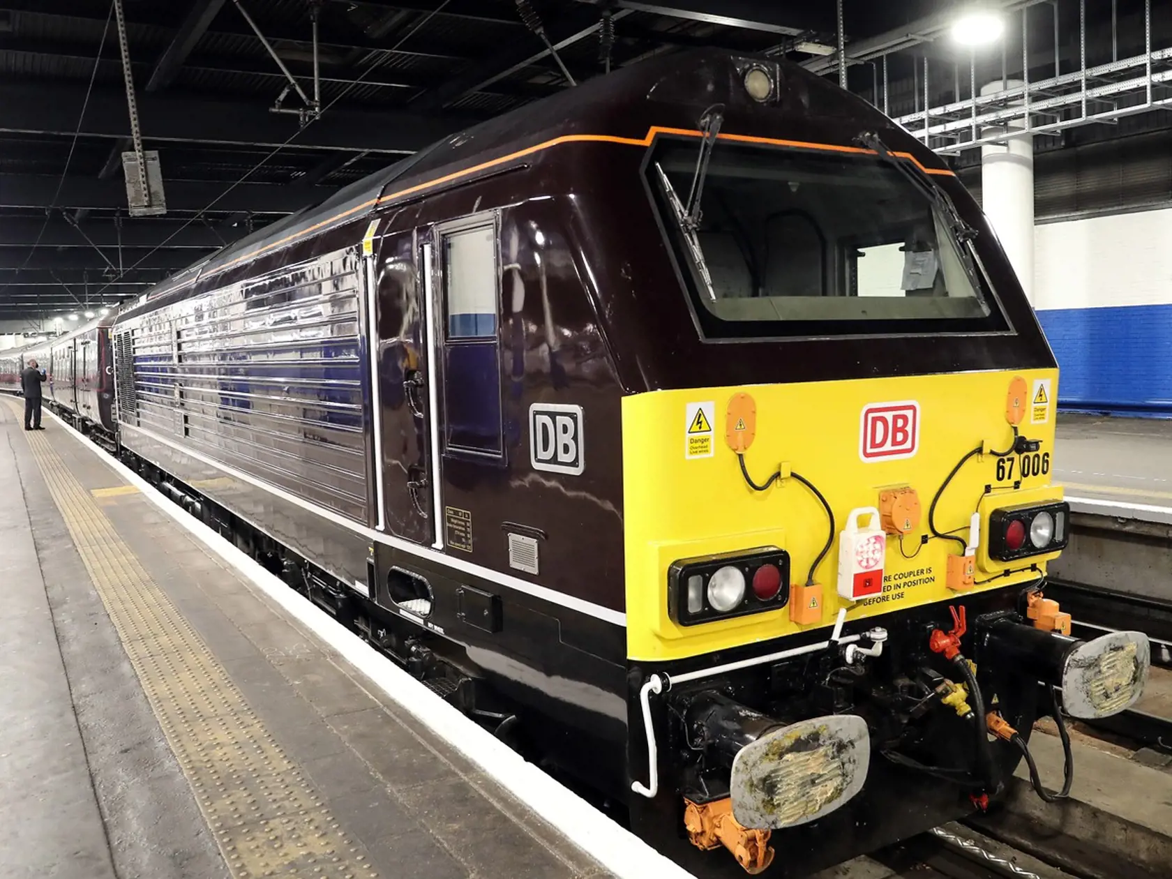 Kráľovský vlak pripravený na londýnskej stanici Euston.