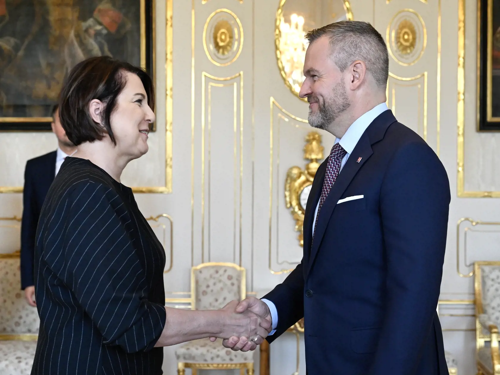 Na snímke vpravo prezident SR Peter Pellegrini a vľavo predsedníčka Súdnej rady SR Marcela Kosová počas jej prijatia v Prezidentskom paláci 15. júla 2024 v Bratislave. FOTO TASR - Pavel Neubauer