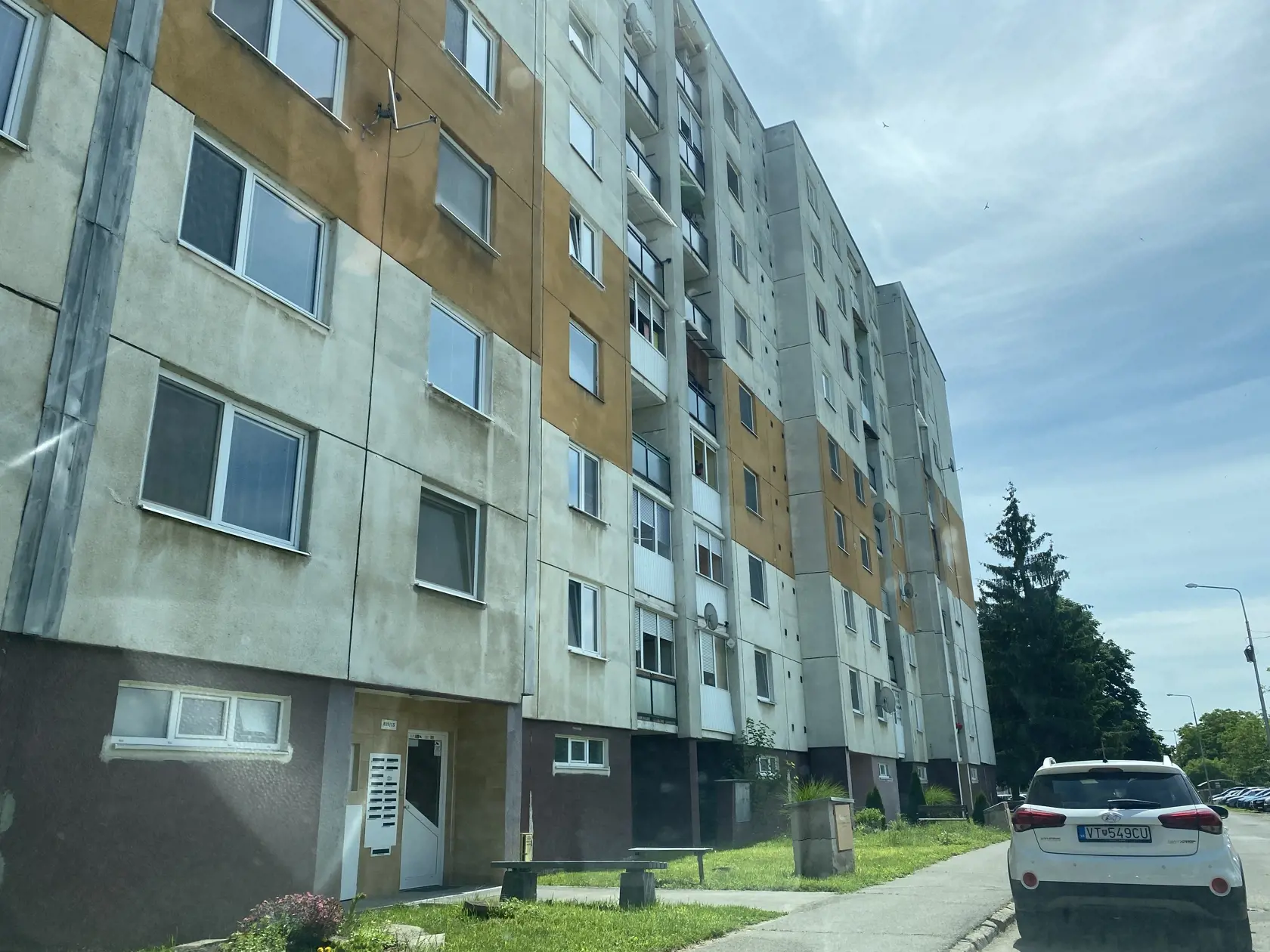 Ivetka (55) býva na jednom zo sídlisk vo Vranove nad Topľou.