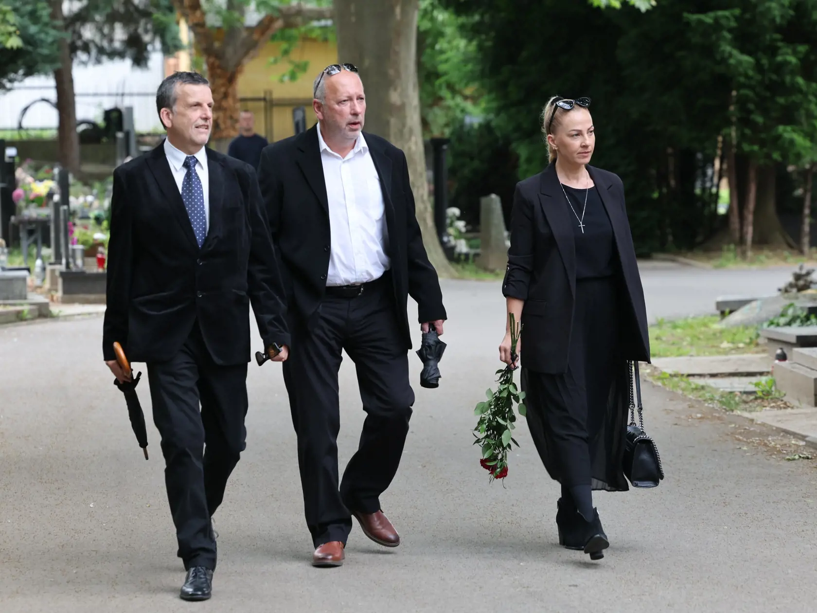 Príchod smútočných hostí na pohreb Jozefa Majského v Slávičom údolí v Bratislave.