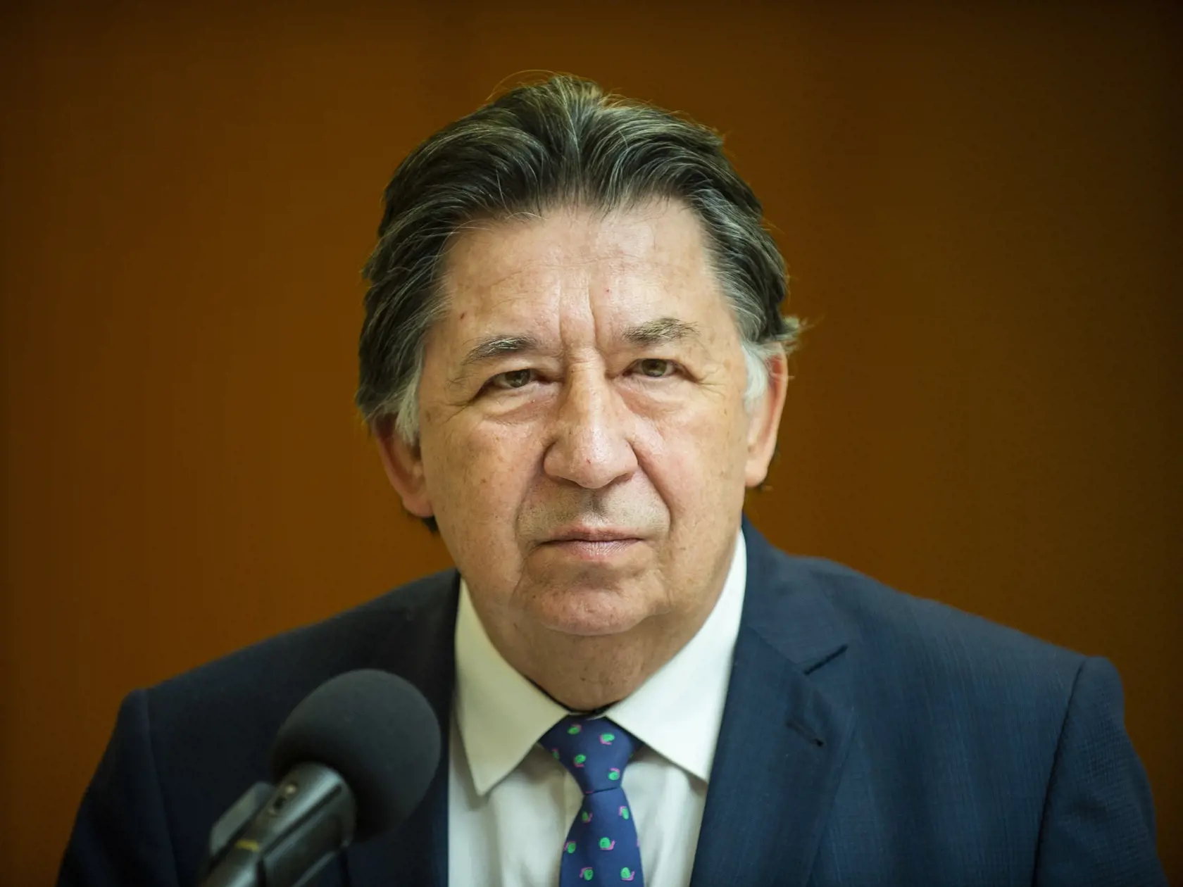 Na snímke dočasne poverený minister životného prostredia SR Ján Budaj pred 145. rokovaním vlády SR 12. apríla 2023 v Bratislave.