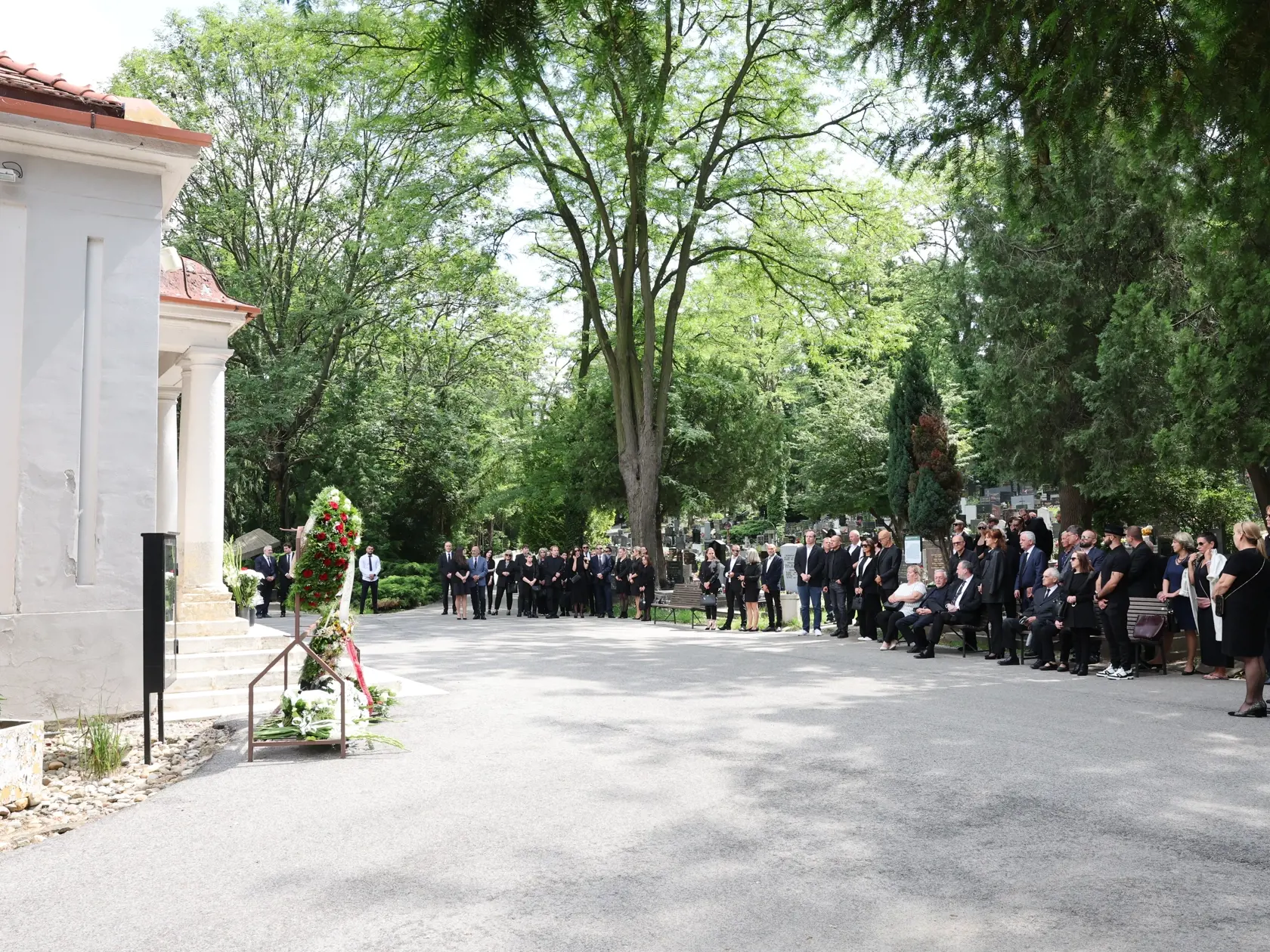 Pohreb Jozefa Majského v Slávičom údolí. Rozlúčiť sa prišli desiatky ľudí.