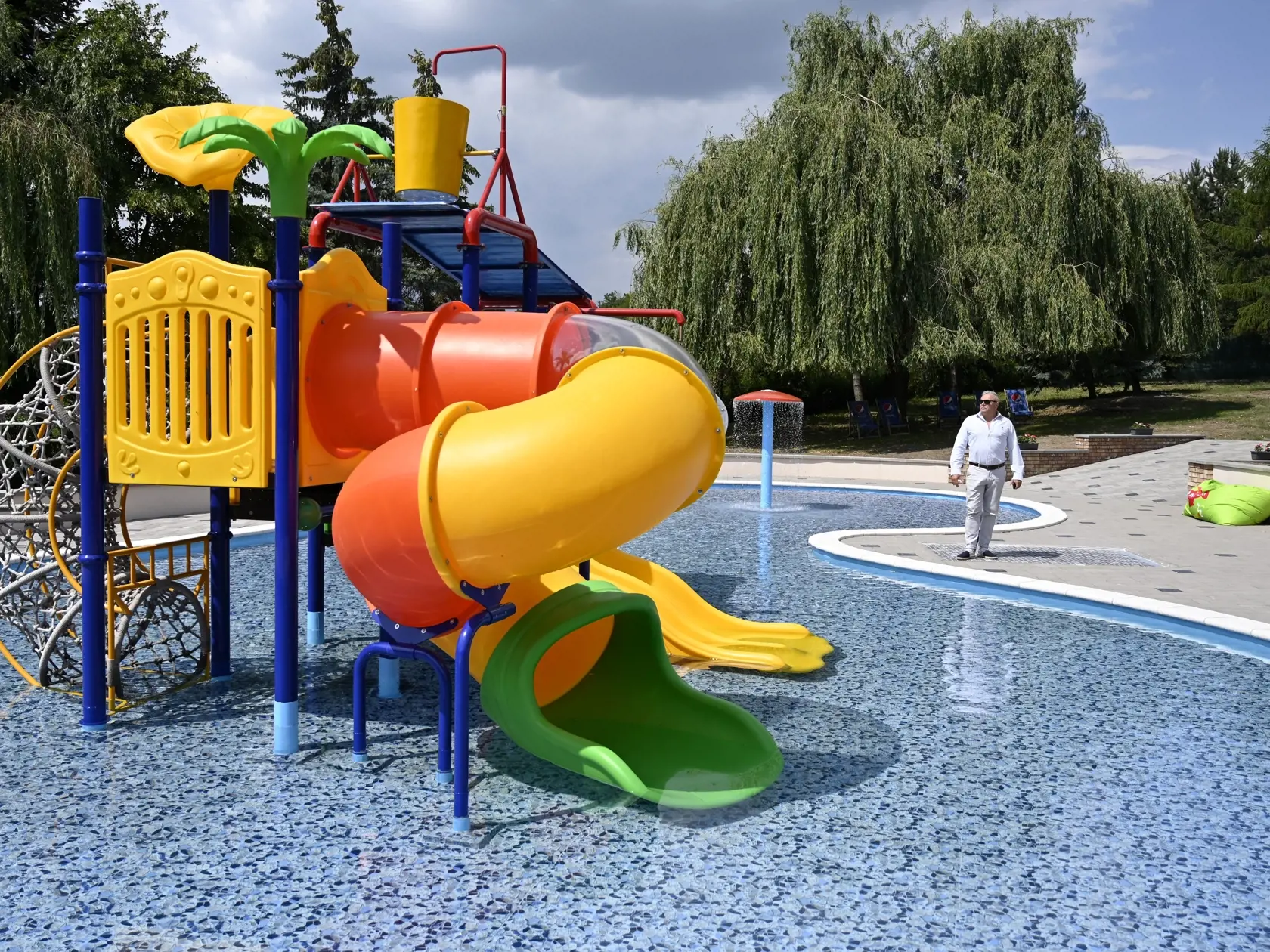 Zaujímavá atrakcia v detskom bazéne.