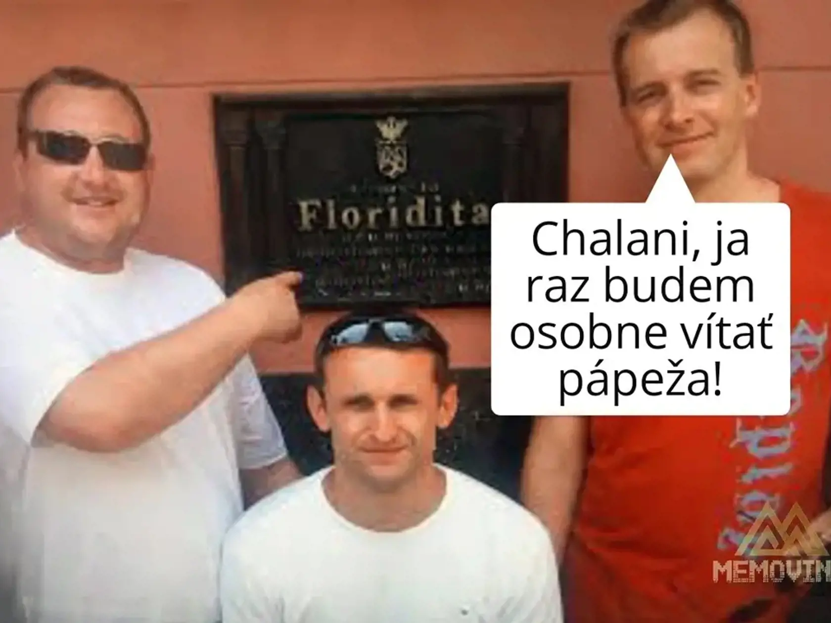 Predseda parlamentu Boris Kollár na fotke s odsúdeným Jurajom "Piťom" Ondrejčákom a obvineným Tomášom Rajeckým. Kollár po zverejnení fotky tvrdil, že sa stretli na dovolenke len náhodou. Podľa humoristov dvojici s krivou povesťou už vtedy hovoril, čo v živote dosiahne.