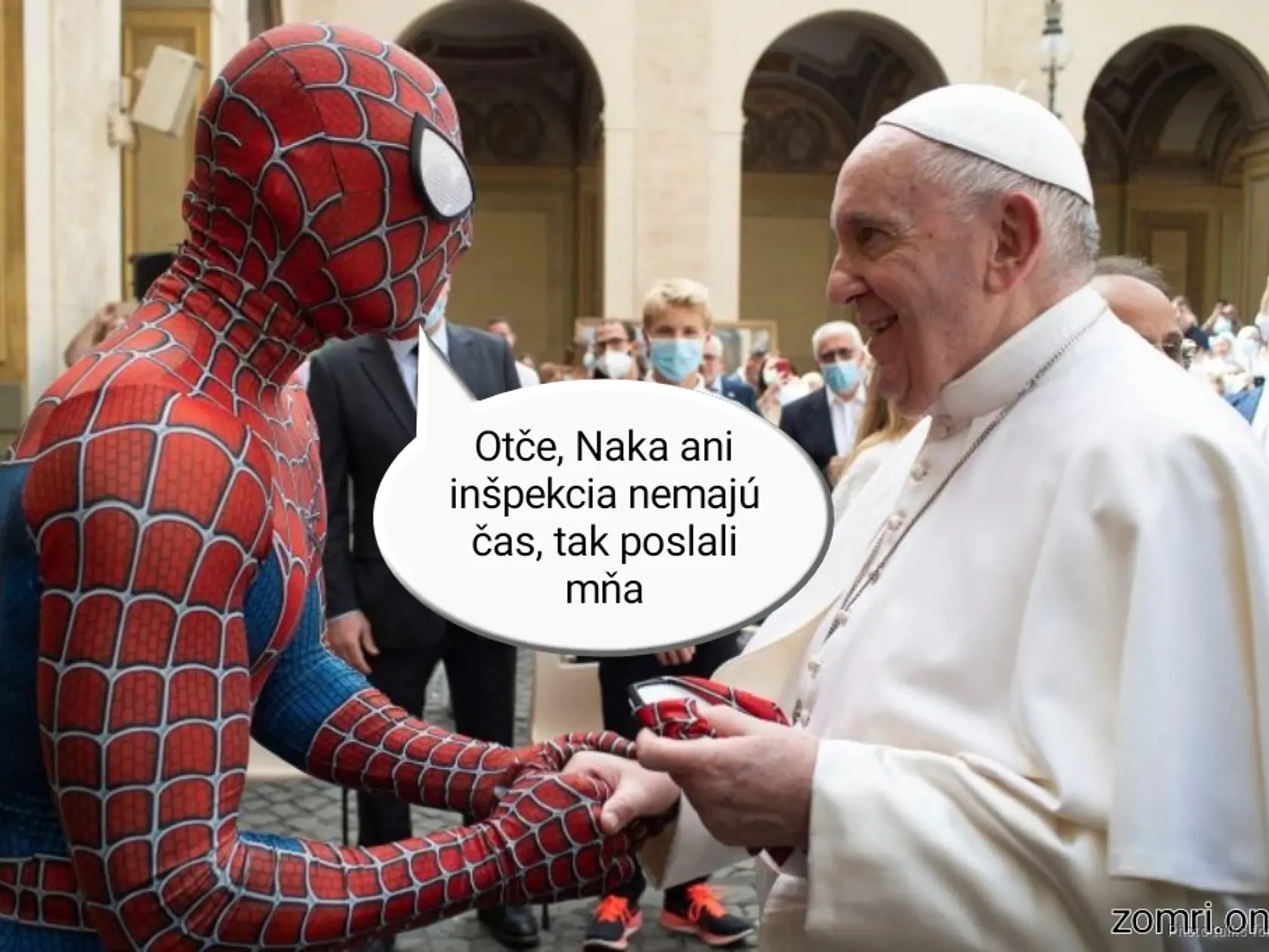 Podľa humoristov sa NAKA a Inšpekčná služba mohli stretnúť s pápežom Františkom, ale boli zaneprázdnení vzájomným zatýkaním. Na stretnutie s pápežom tak mali poslať Spidermana.