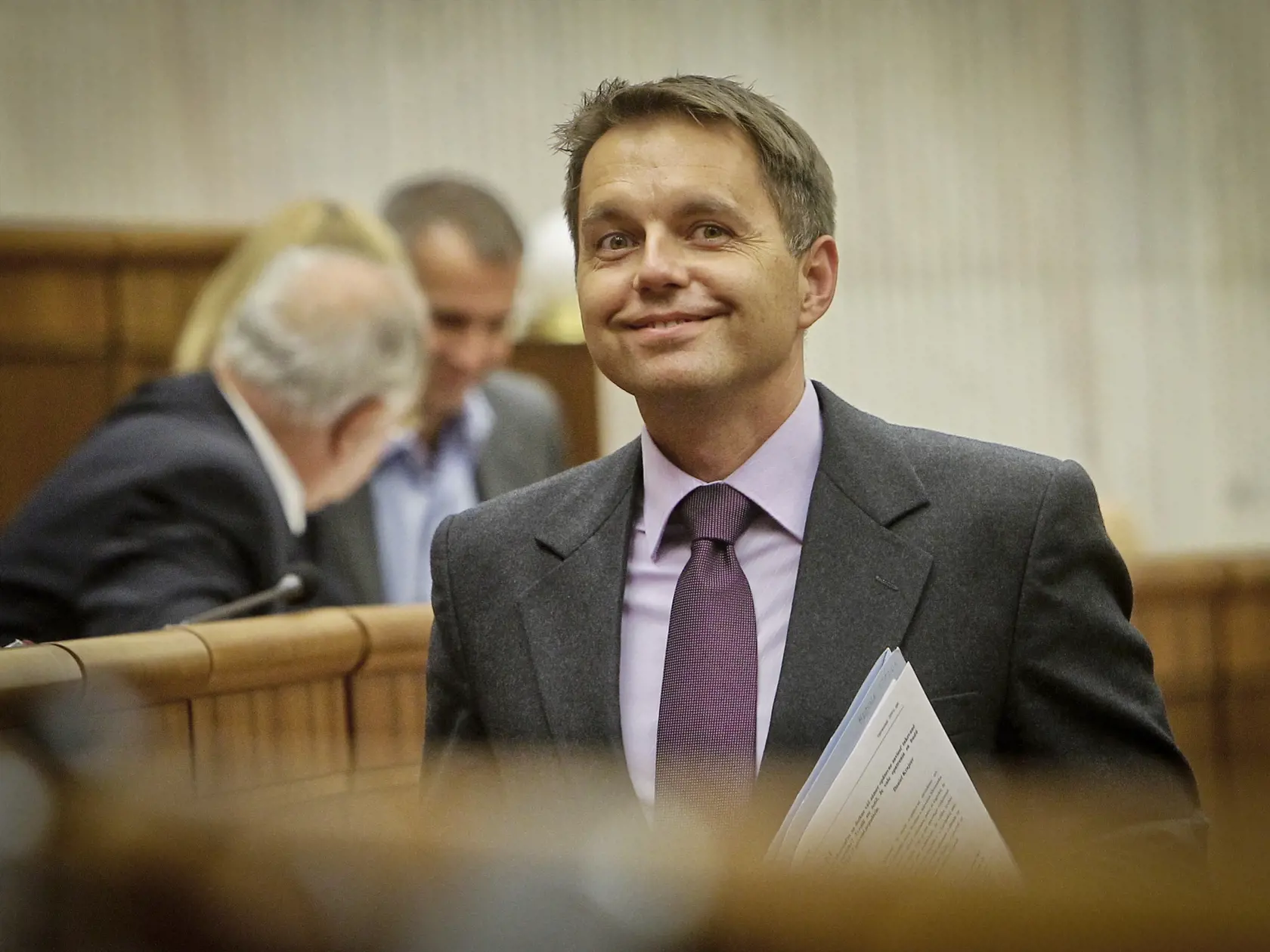 Na snimke minister financii Peter Kazimir odpoveda na otazky urcene pre predsedu vlady Roberta Fica pocas hodiny otazok v ramci rokovania 7. schodze Narodnej rady slovenskej republiky.