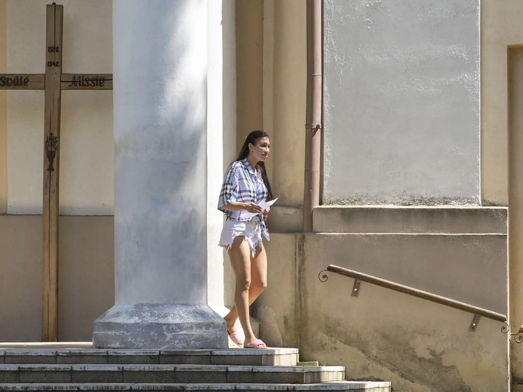 Potom sa vynorila Škriniarova snúbenica Barbora.