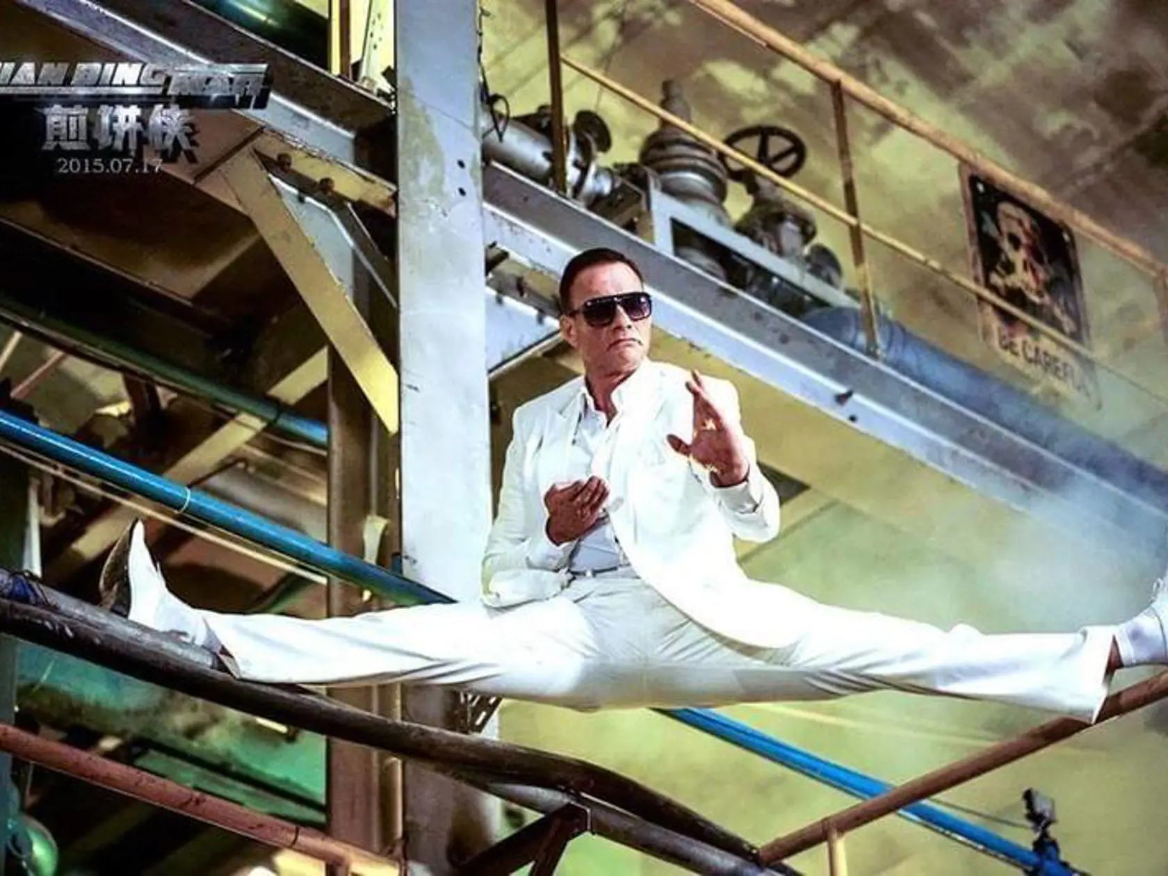 Jean-Claude Van Damme a jeho typická póza...